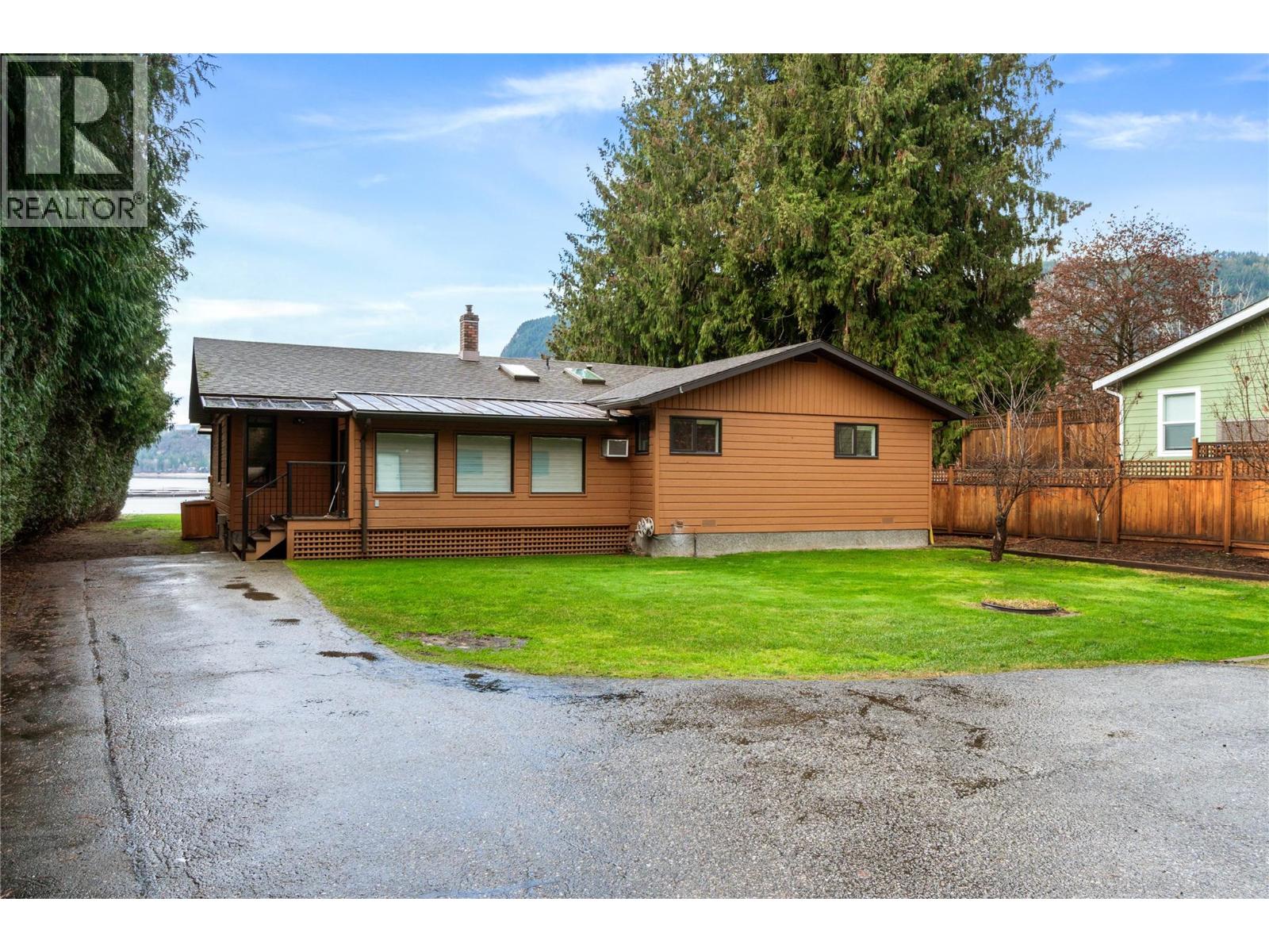401 97a Highway, Sicamous, British Columbia  V0E 2V1 - Photo 4 - 10371067