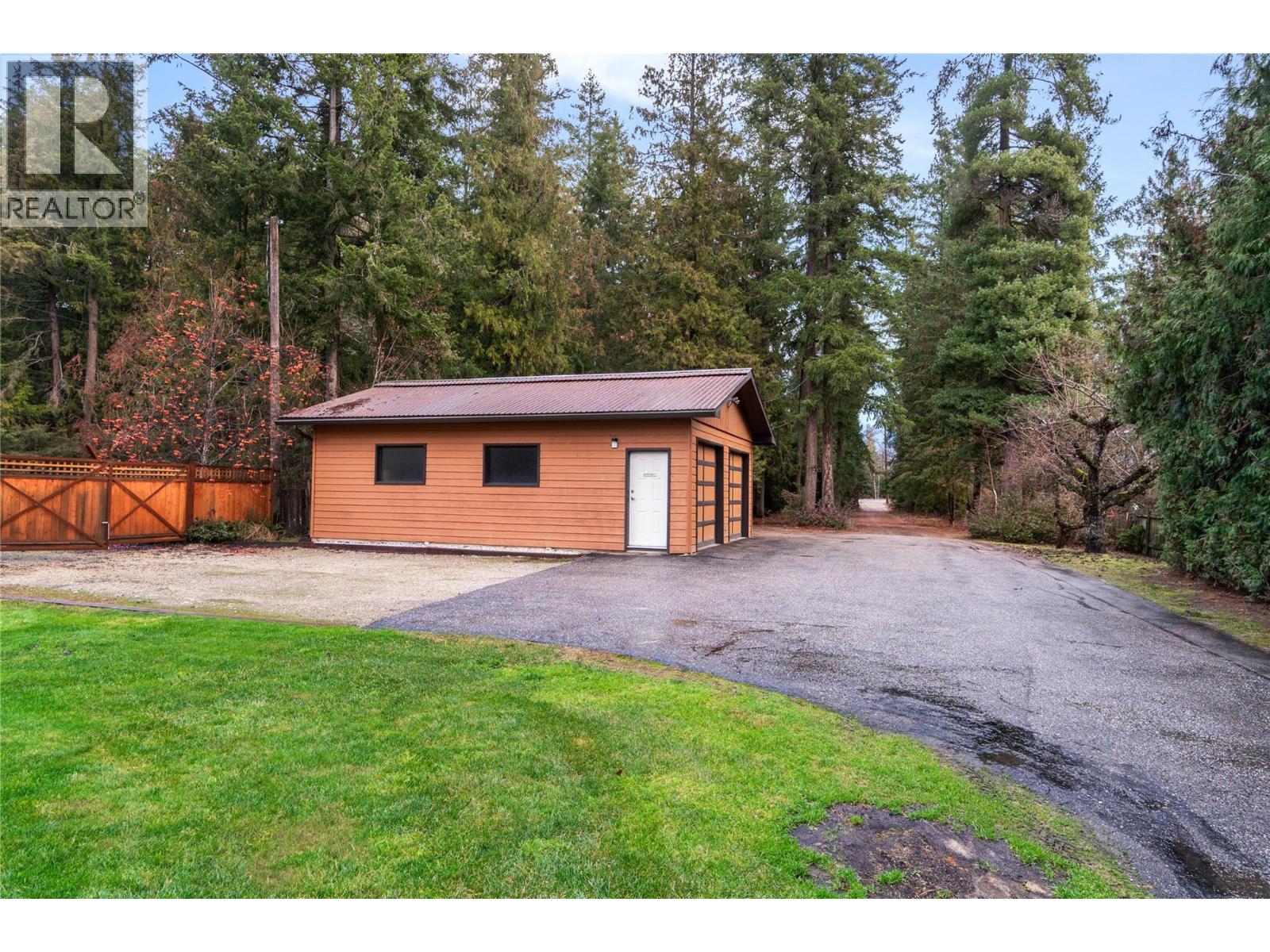 401 97a Highway, Sicamous, British Columbia  V0E 2V1 - Photo 9 - 10371067