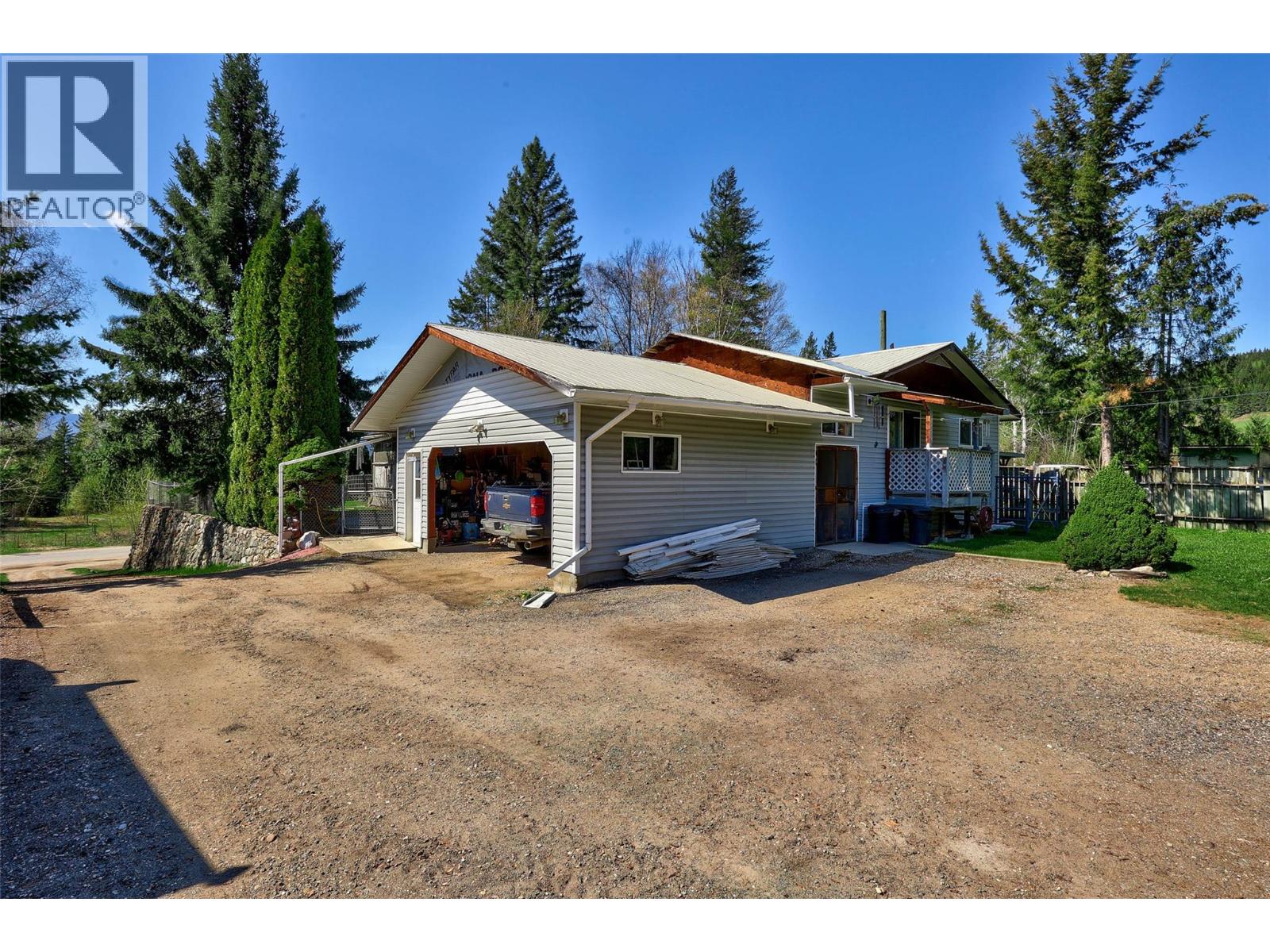 1029 Raft River Road, Clearwater, British Columbia  V0E 1N1 - Photo 3 - 10371243