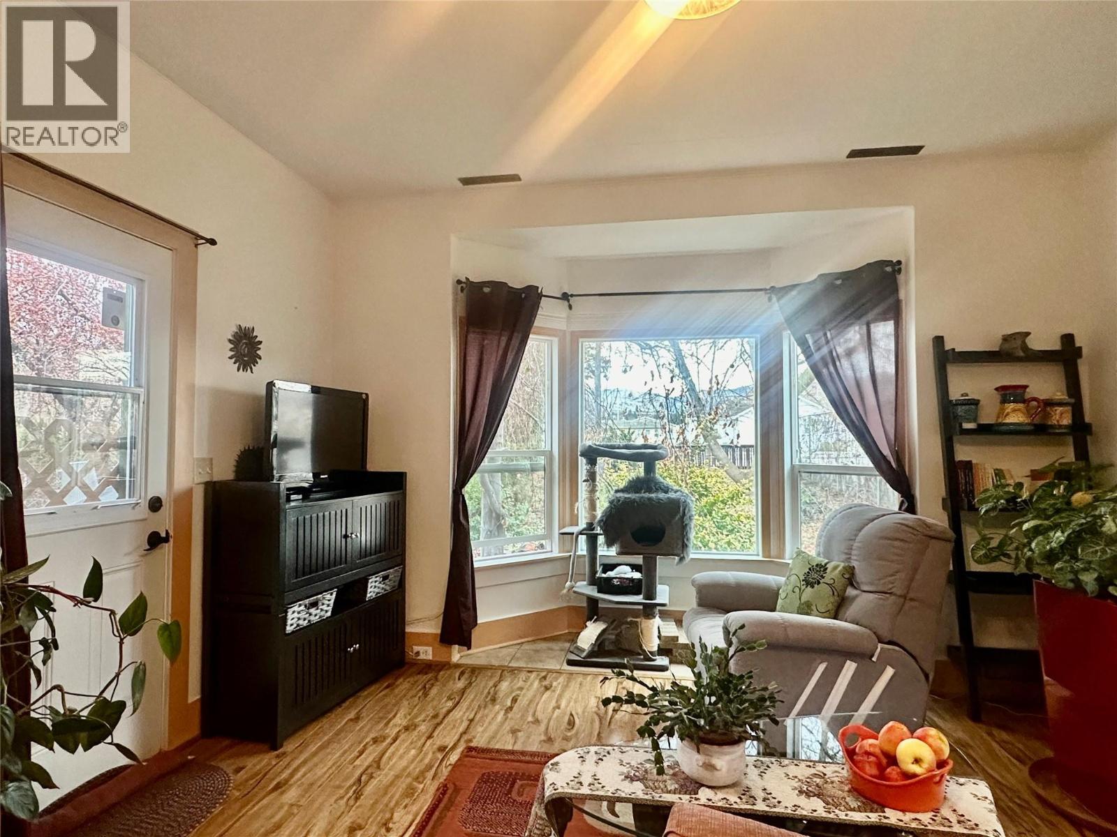 5826 Main Street, Oliver, British Columbia  V0H 1T9 - Photo 10 - 10371230