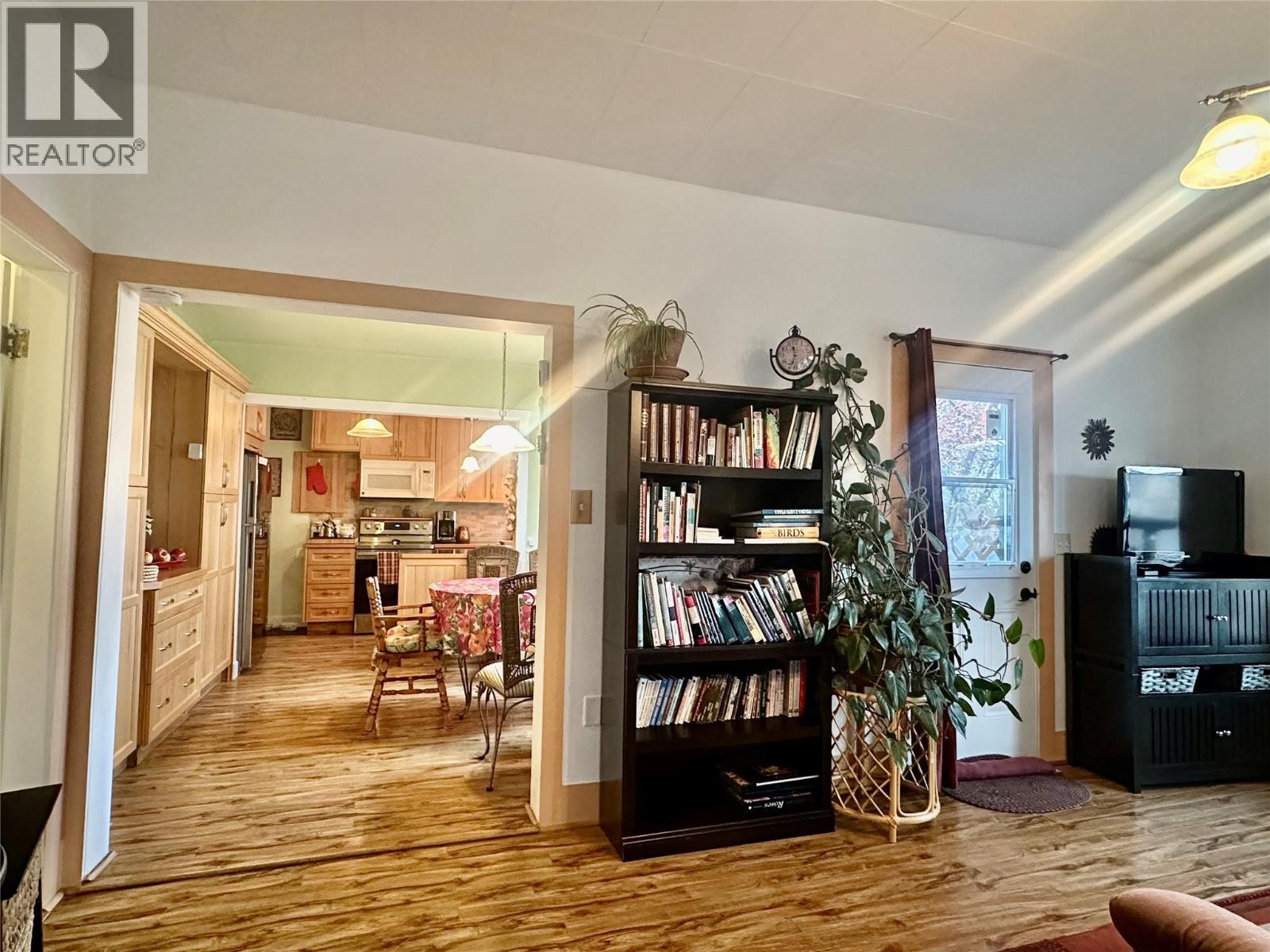 5826 Main Street, Oliver, British Columbia  V0H 1T9 - Photo 12 - 10371230