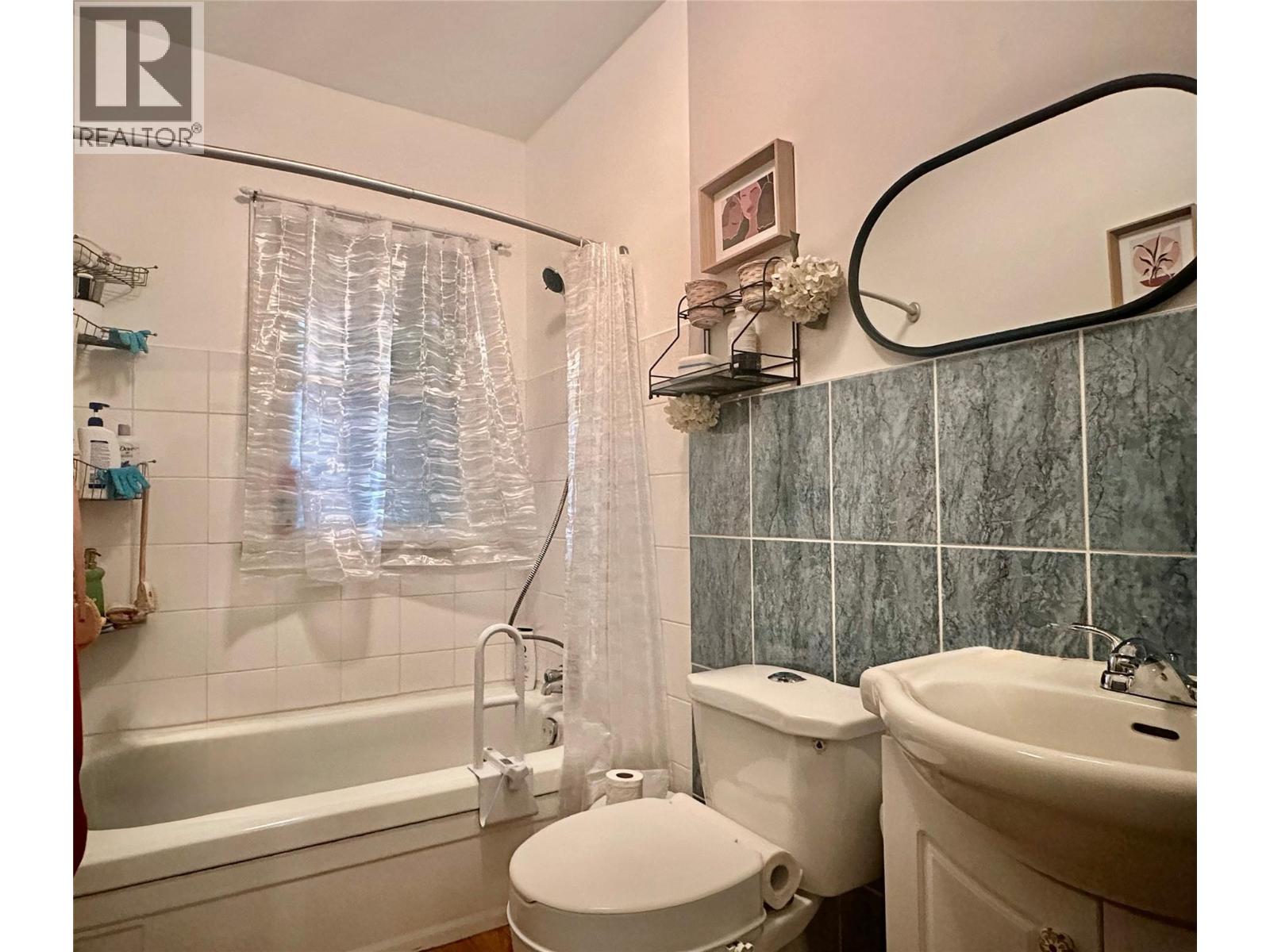 5826 Main Street, Oliver, British Columbia  V0H 1T9 - Photo 17 - 10371230