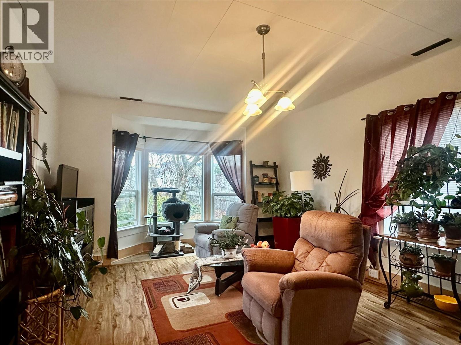 5826 Main Street, Oliver, British Columbia  V0H 1T9 - Photo 9 - 10371230