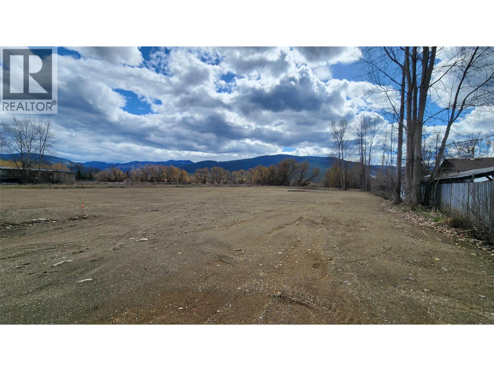 1800 Vernon Street, Lumby, British Columbia  V0E 2G0 - Photo 10 - 10370462