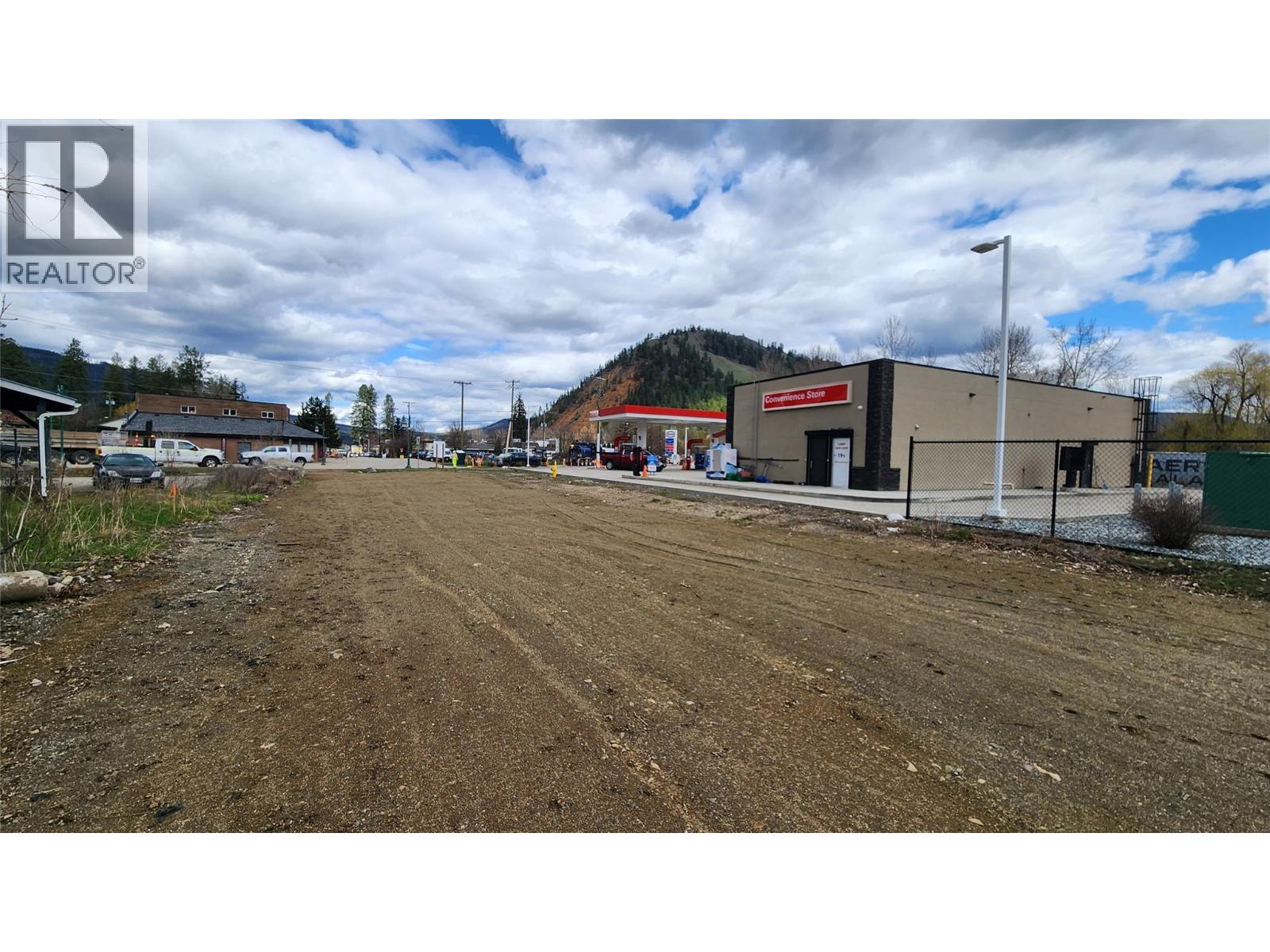 1800 Vernon Street, Lumby, British Columbia  V0E 2G0 - Photo 11 - 10370462