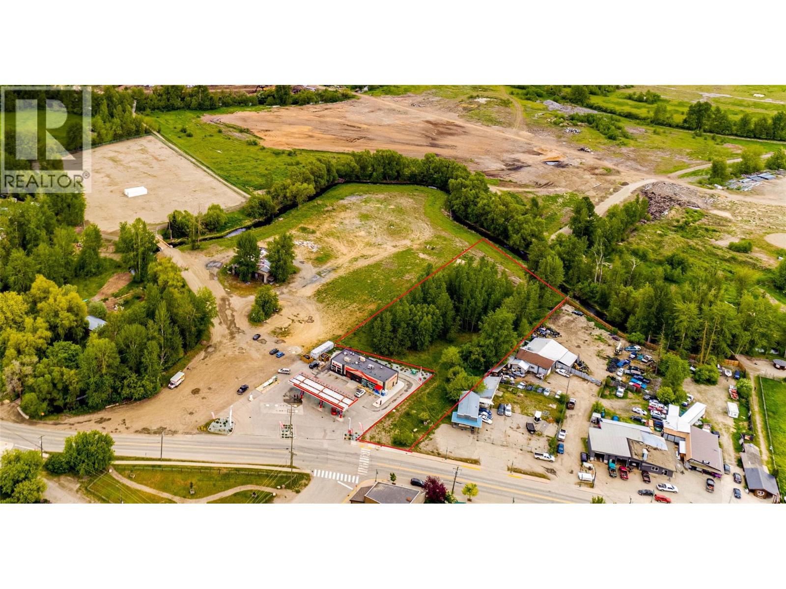 1800 Vernon Street, Lumby, British Columbia  V0E 2G0 - Photo 2 - 10370462