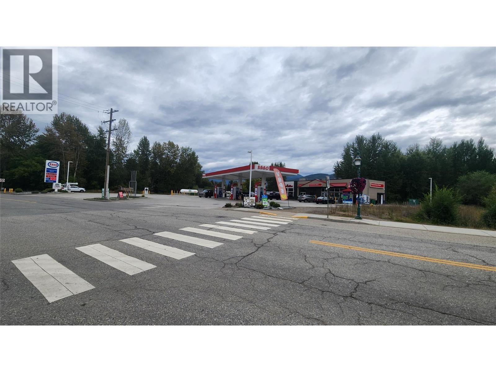 1800 Vernon Street, Lumby, British Columbia  V0E 2G0 - Photo 6 - 10370462