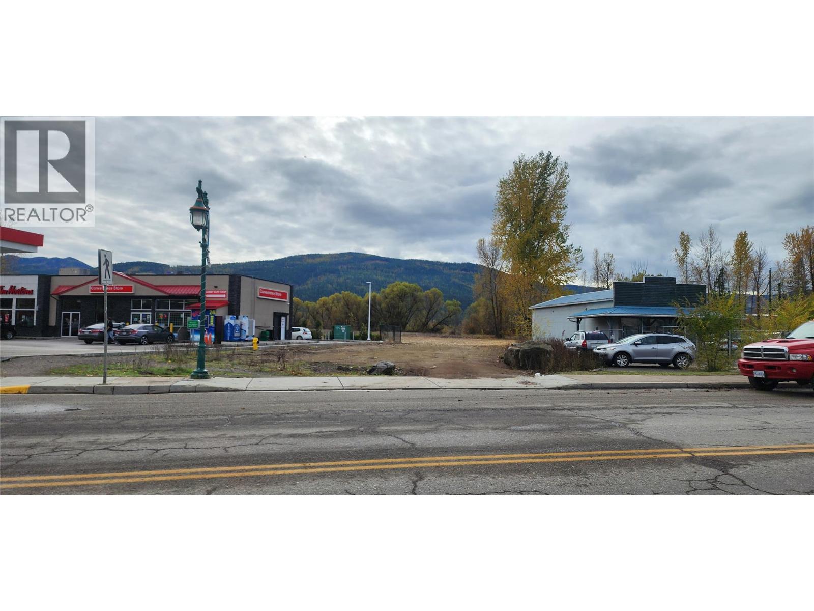1800 Vernon Street, Lumby, British Columbia  V0E 2G0 - Photo 7 - 10370462