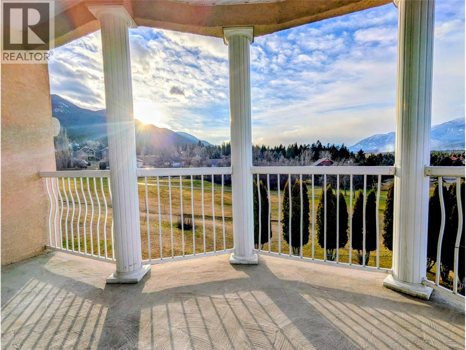 5052 Riverview Road Unit# 2008a, Fairmont Hot Springs, British Columbia  V0B 1L1 - Photo 2 - 10371197