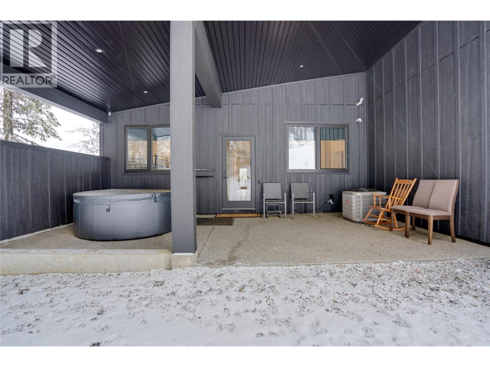 9973 Purcell Drive, Vernon, British Columbia  V1B 3Y9 - Photo 4 - 10369878