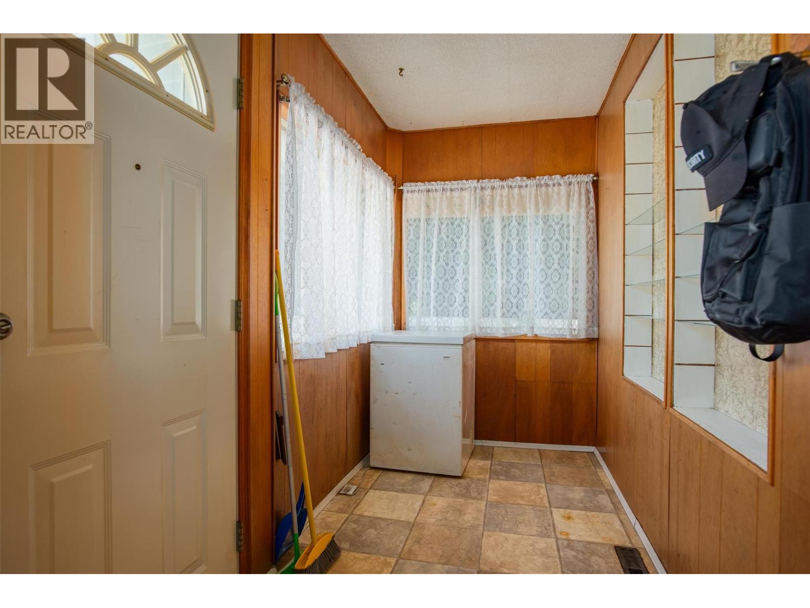 1338 Third Avenue, Trail, British Columbia  V1R 1P4 - Photo 17 - 10371338