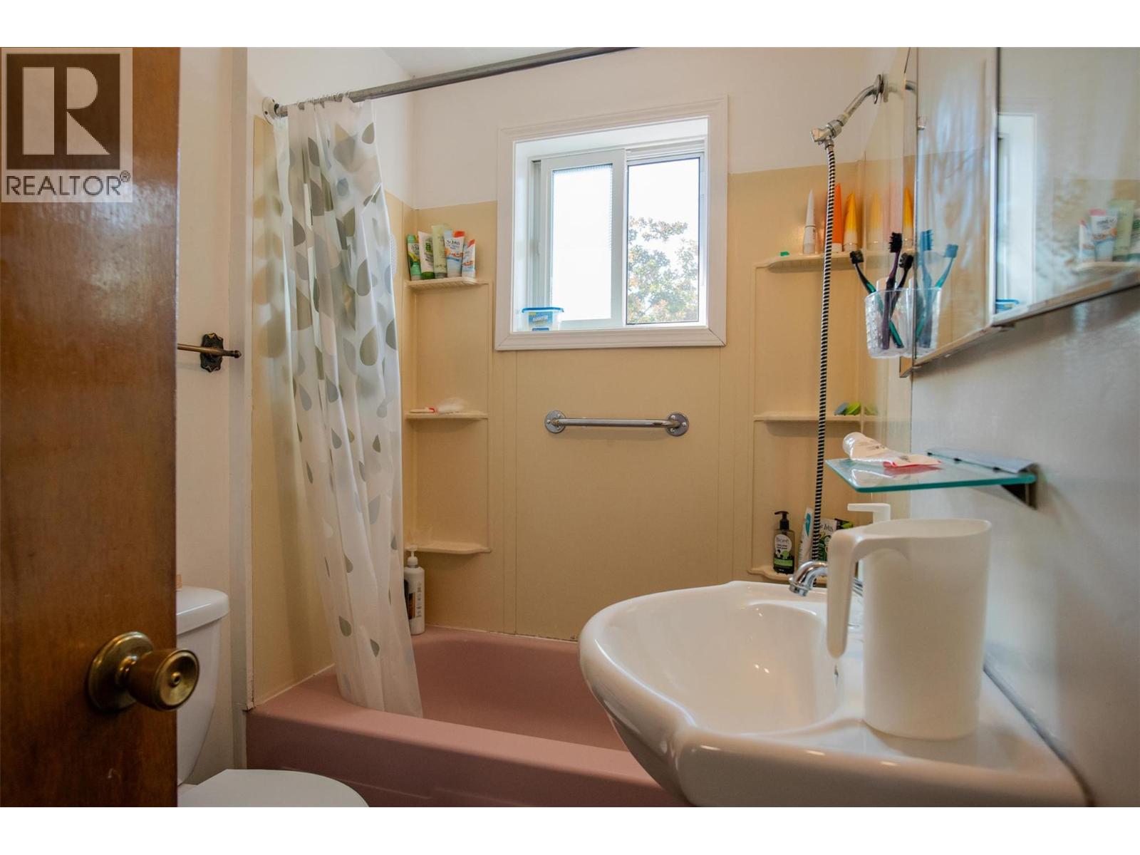 1338 Third Avenue, Trail, British Columbia  V1R 1P4 - Photo 33 - 10371338
