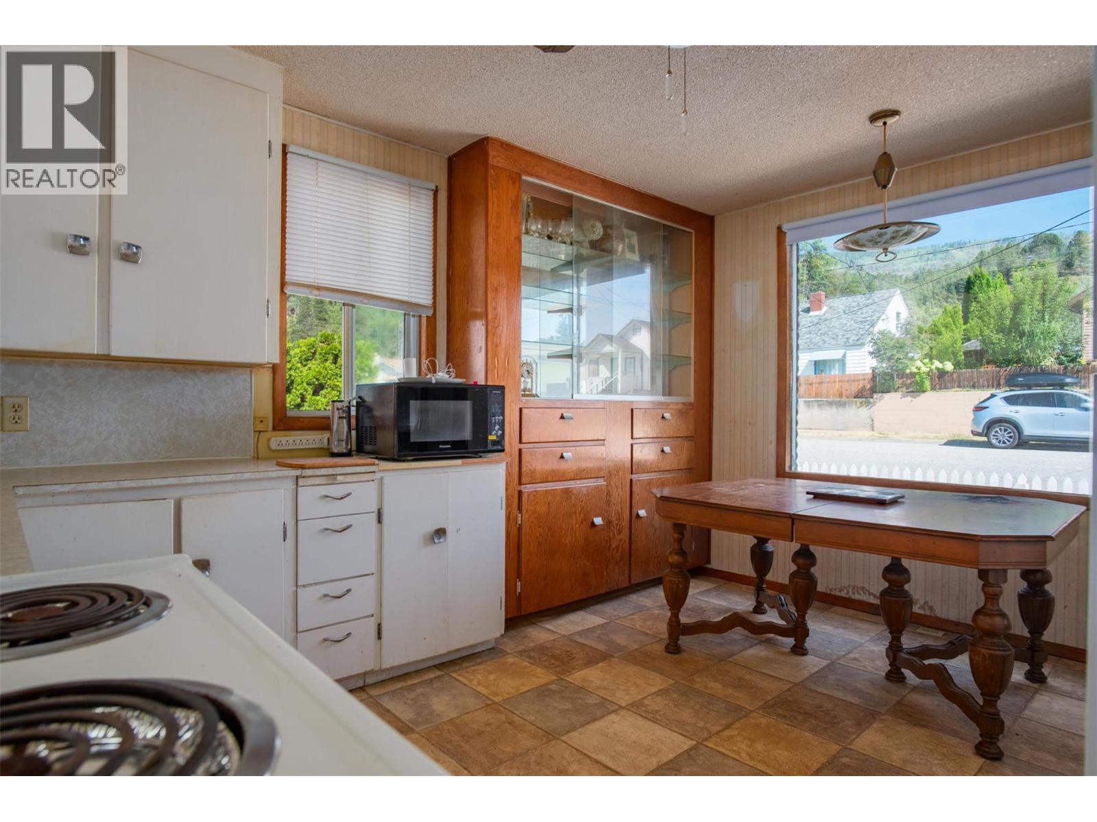 1338 Third Avenue, Trail, British Columbia  V1R 1P4 - Photo 6 - 10371338