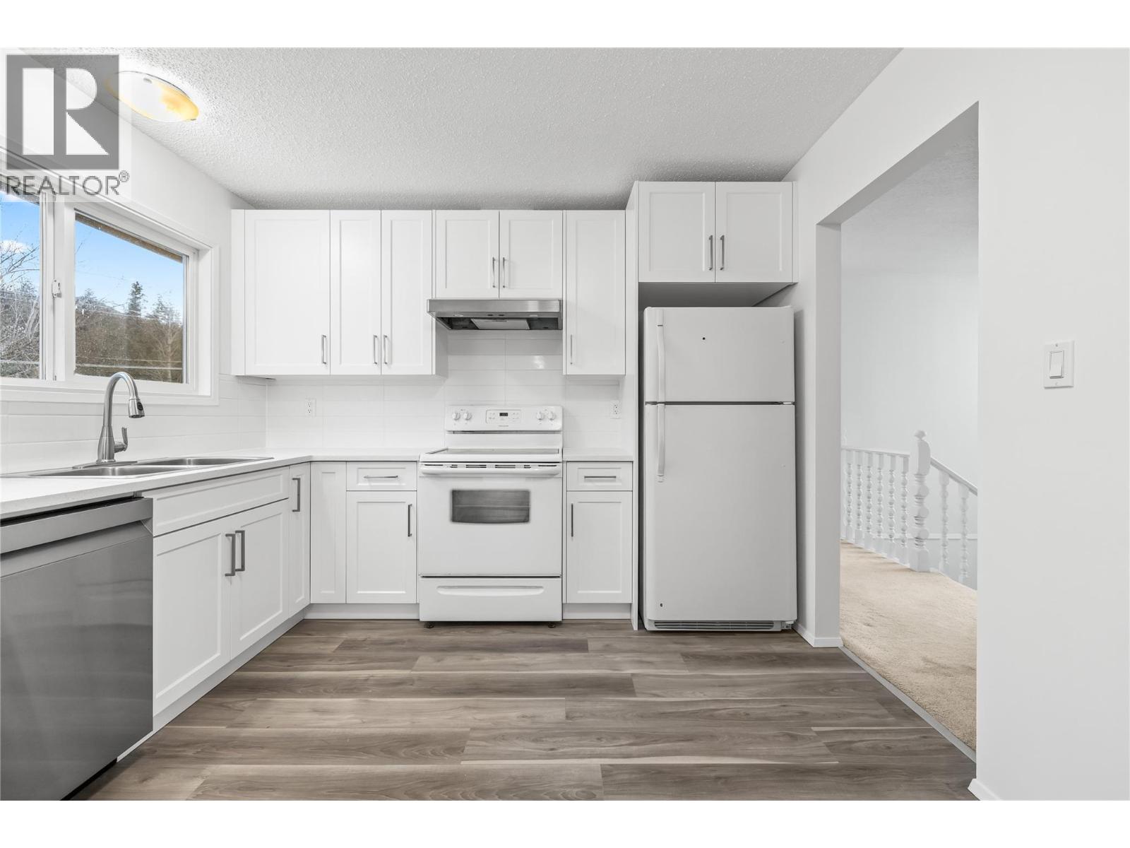 811 Tamarack Drive, Kelowna, British Columbia  V1X 1E3 - Photo 4 - 10371418