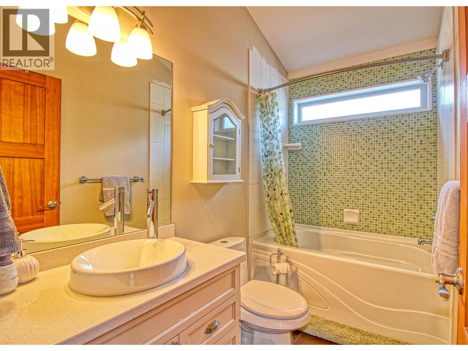 7001 Barcelona Drive Unit# 33, Kelowna, British Columbia  V1Z 3R8 - Photo 30 - 10371463