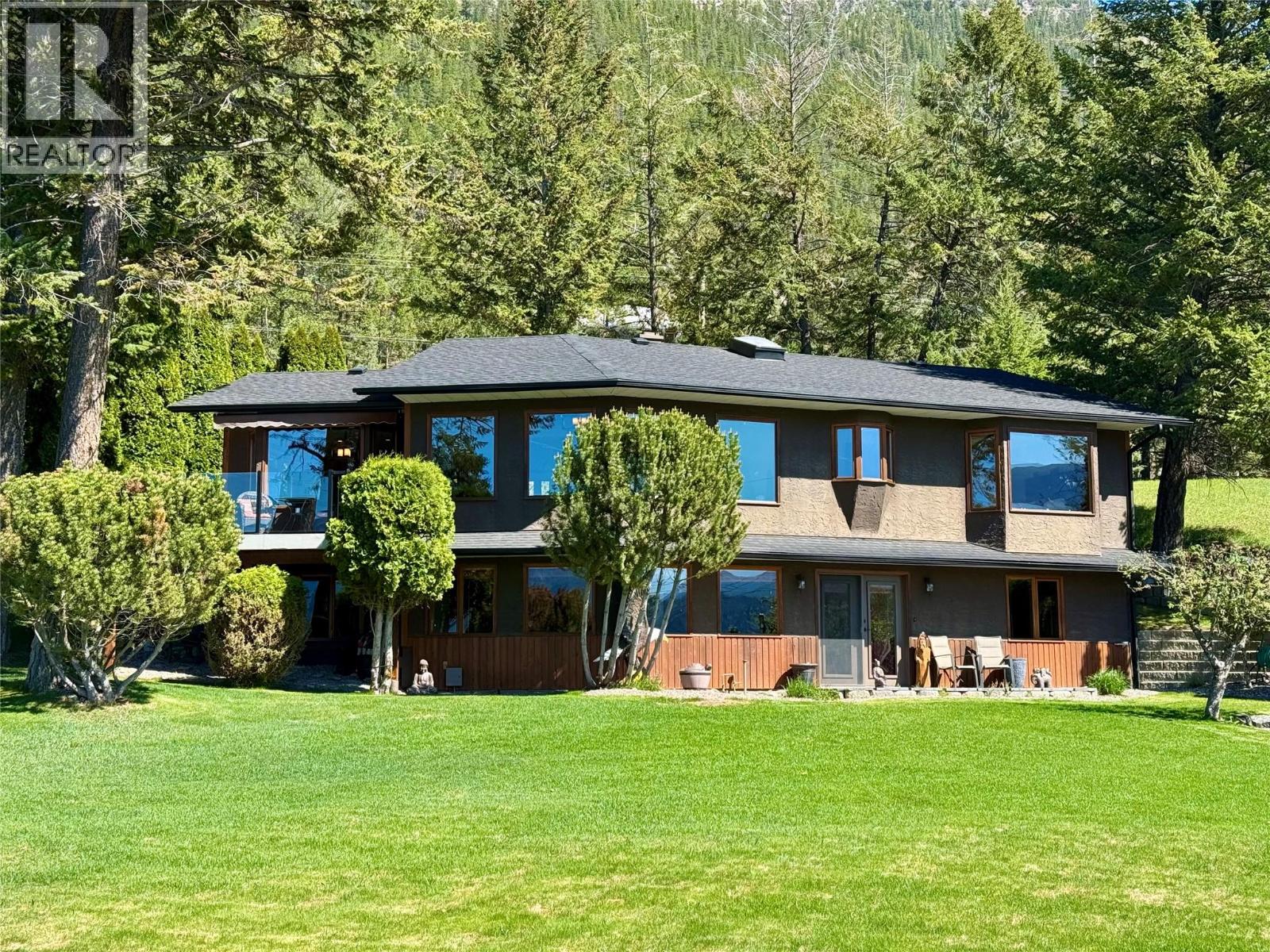 8380 Richardson Crescent, Canal Flats, British Columbia  V0B 1B0 - Photo 3 - 10371470