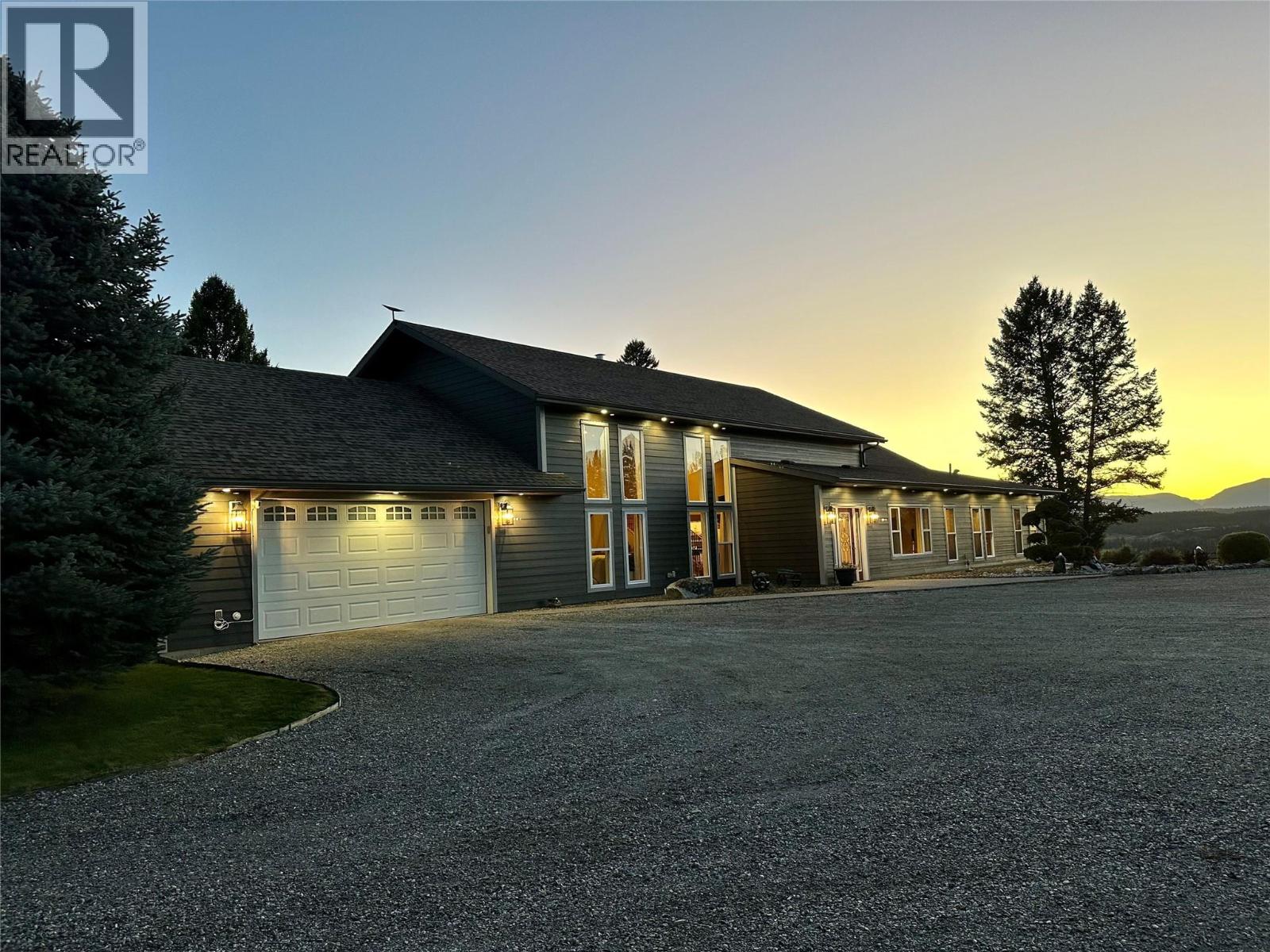503 Wardner Fort Steele Road, Wardner, British Columbia  V0B 2J0 - Photo 2 - 10371564