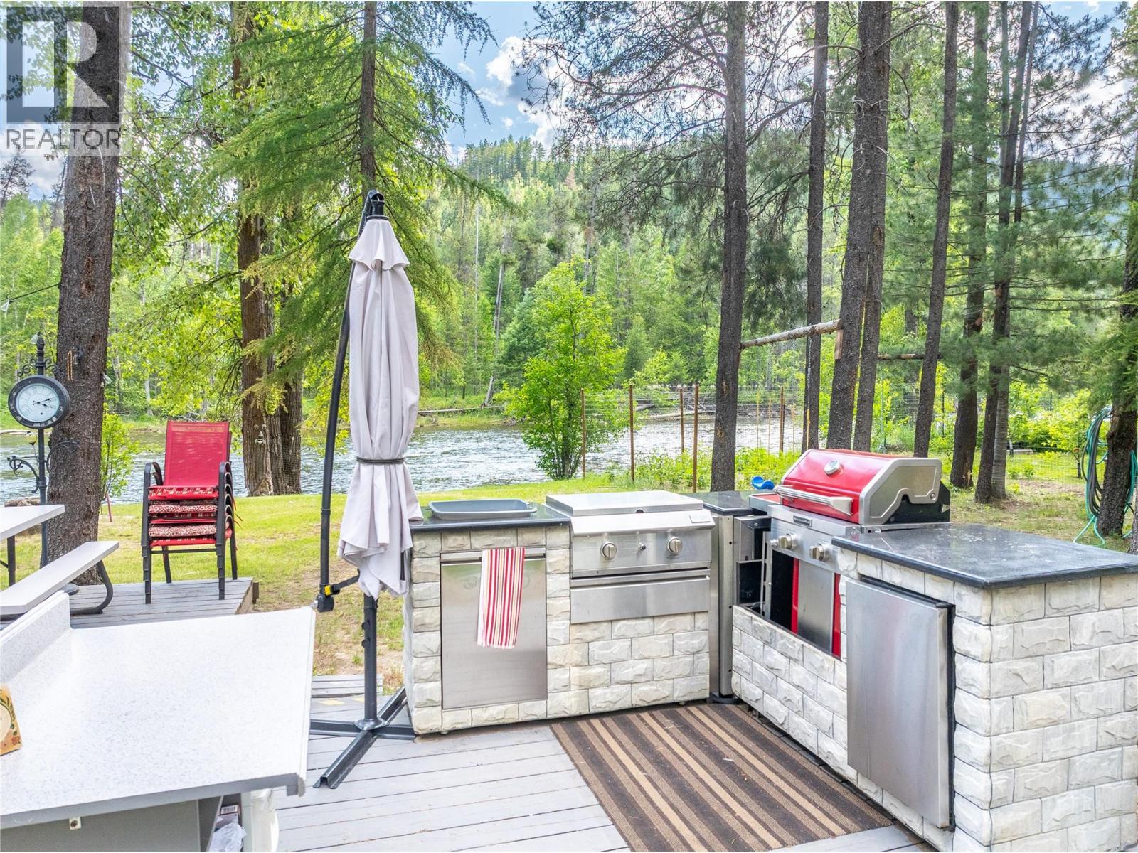 6996 95 Highway, Kingsgate, British Columbia  V0B 1V1 - Photo 2 - 10371598