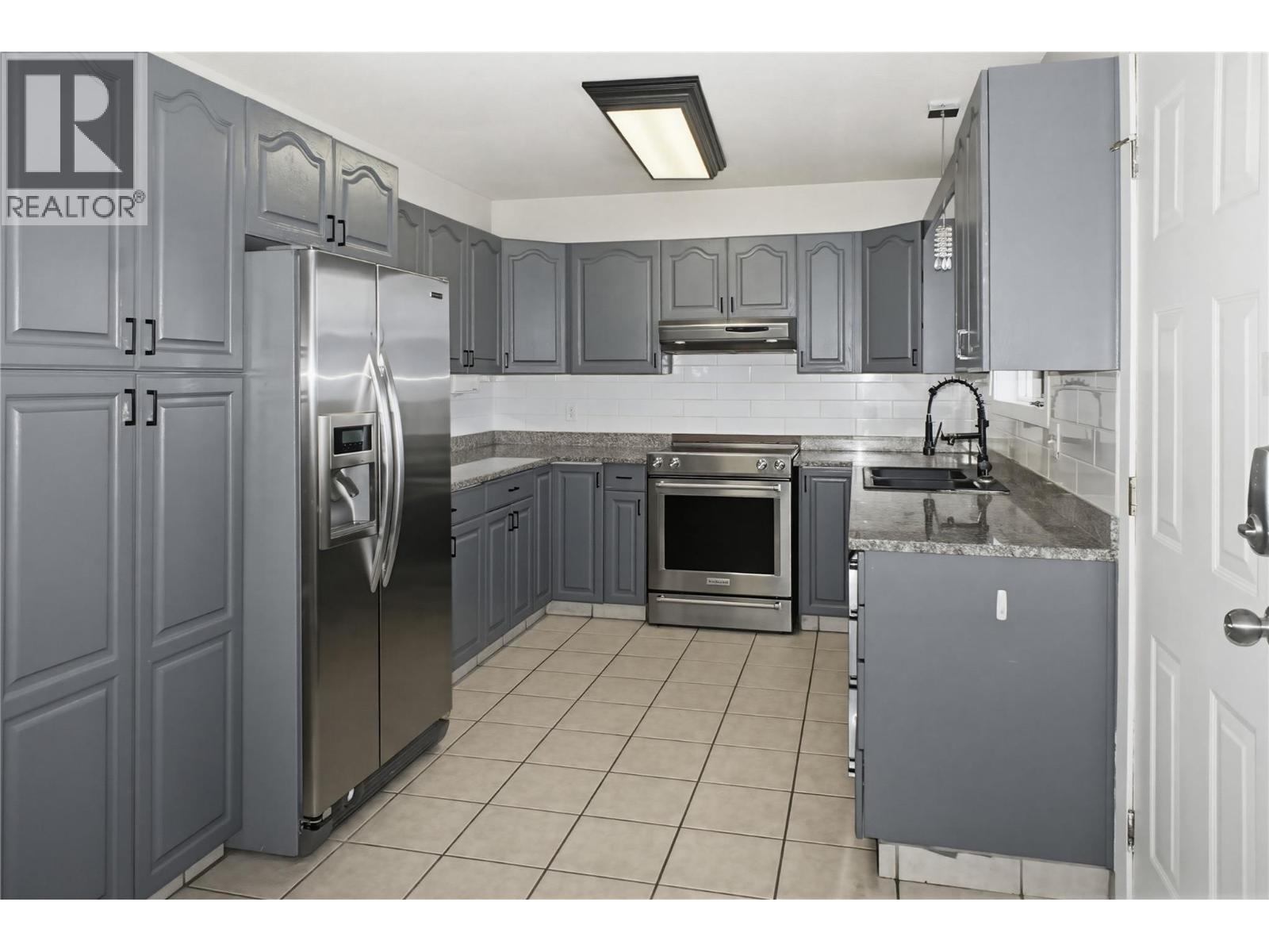 1133 13th Street, Kamloops, British Columbia  V2B 8K4 - Photo 3 - 10371302