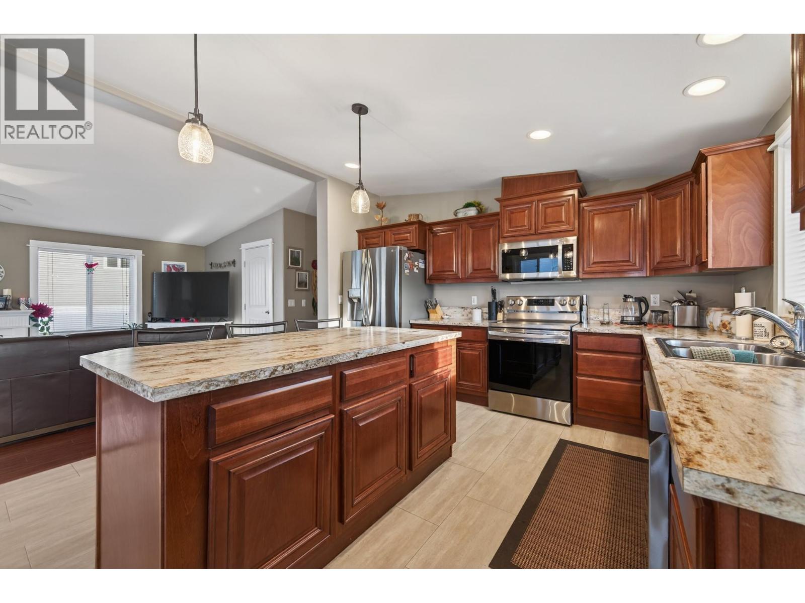 768 Shuswap  E Road Unit# 14, Kamloops, British Columbia  V2H 0A4 - Photo 9 - 10371777
