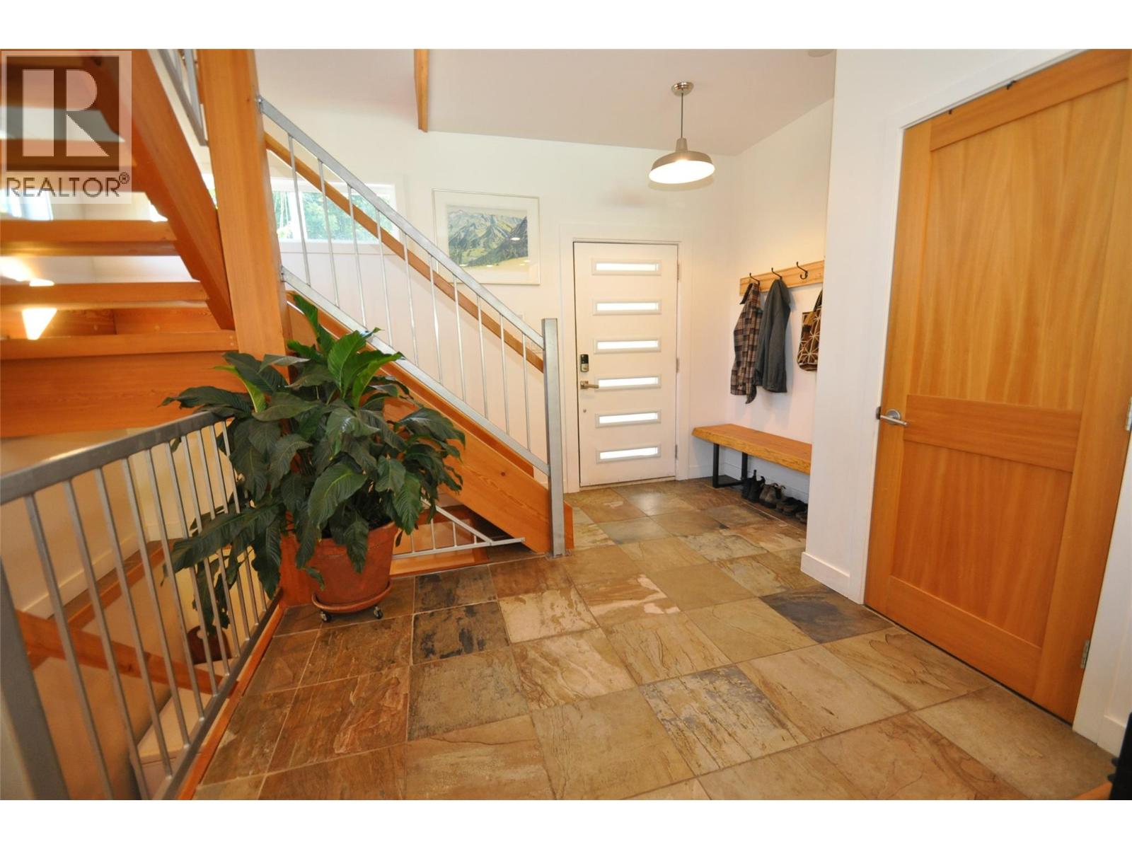 1211 Front Street, Nelson, British Columbia  V1L 4C1 - Photo 4 - 10371812