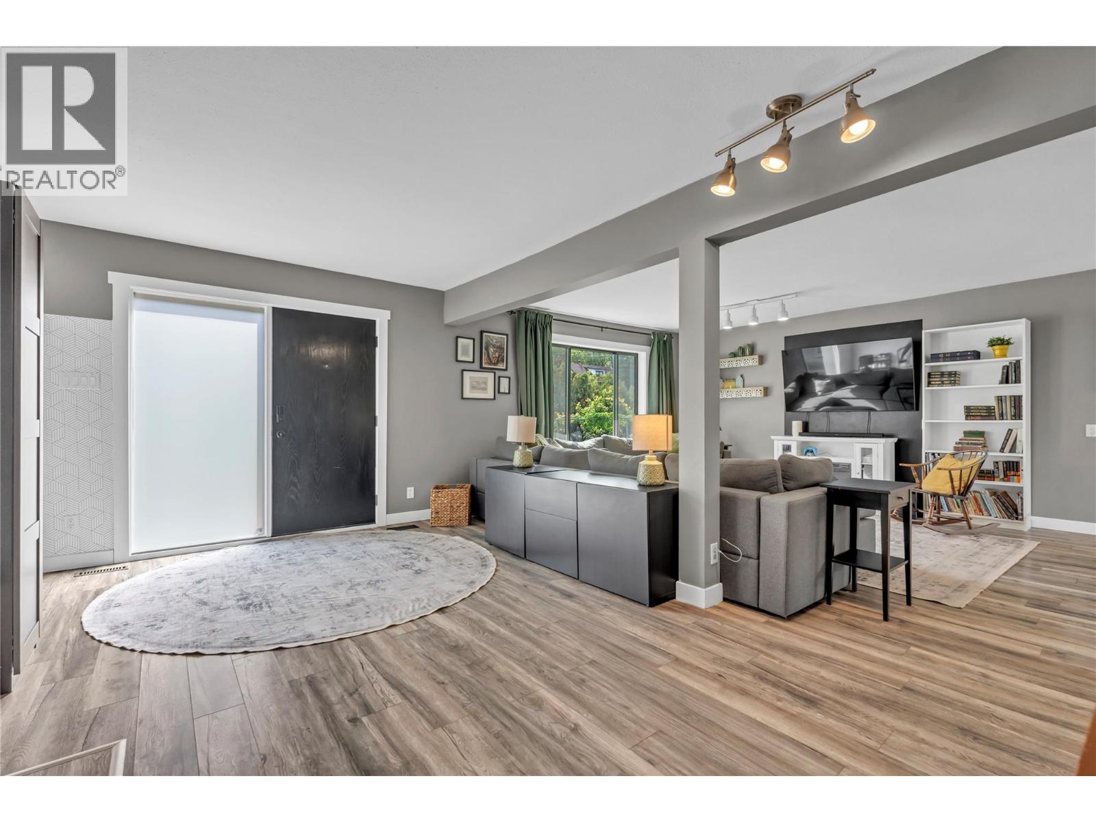 10816 Victoria Road S, Summerland, British Columbia  V0H 1Z0 - Photo 3 - 10371764