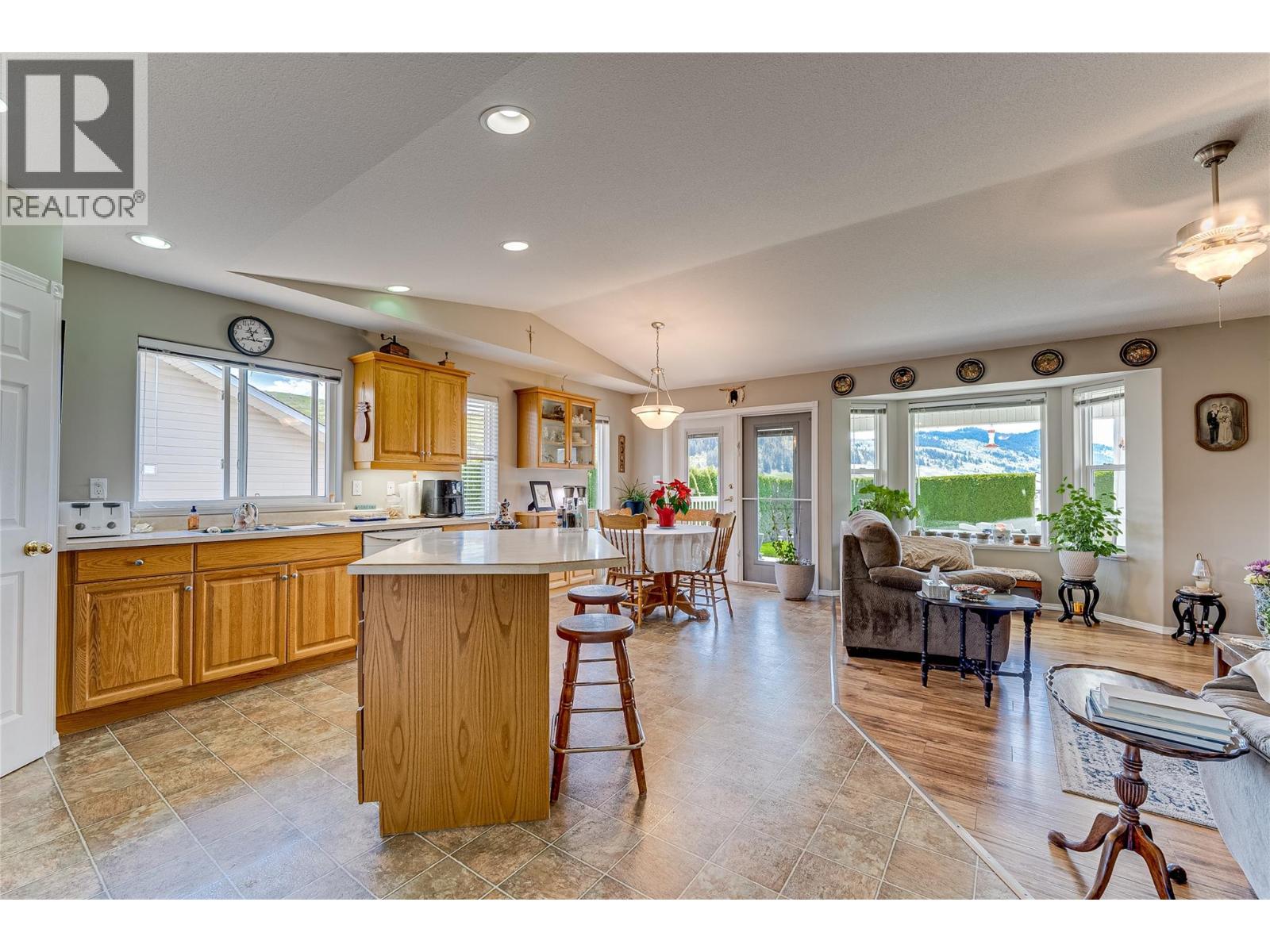 855 8 Avenue, Vernon, British Columbia  V1H 1Z1 - Photo 8 - 10371861