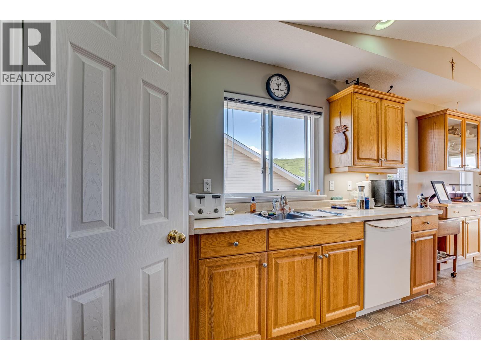 855 8 Avenue, Vernon, British Columbia  V1H 1Z1 - Photo 9 - 10371861