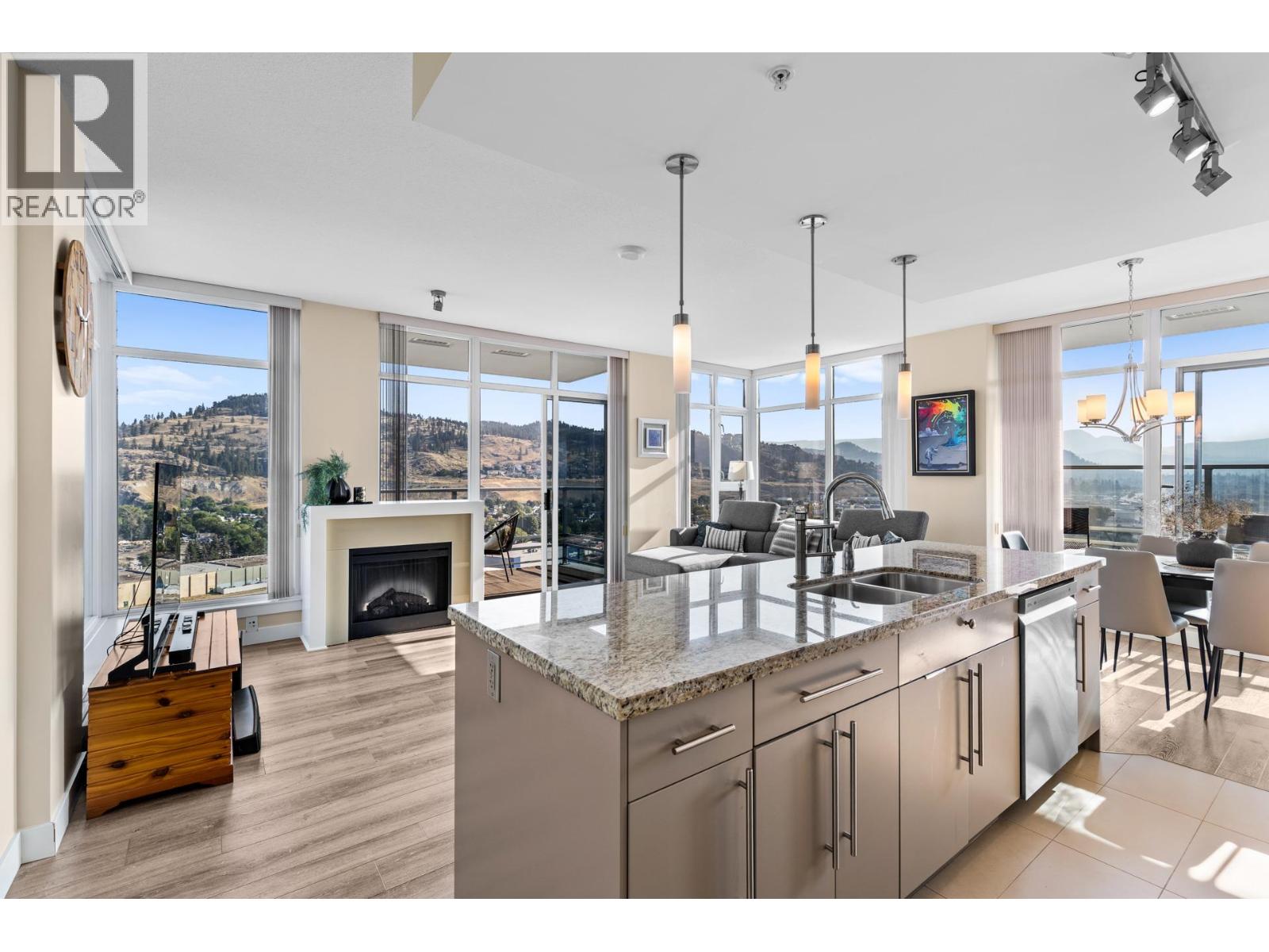 1075 Sunset Drive Unit# 2103, Kelowna, British Columbia  V1Y 9Y9 - Photo 2 - 10371782