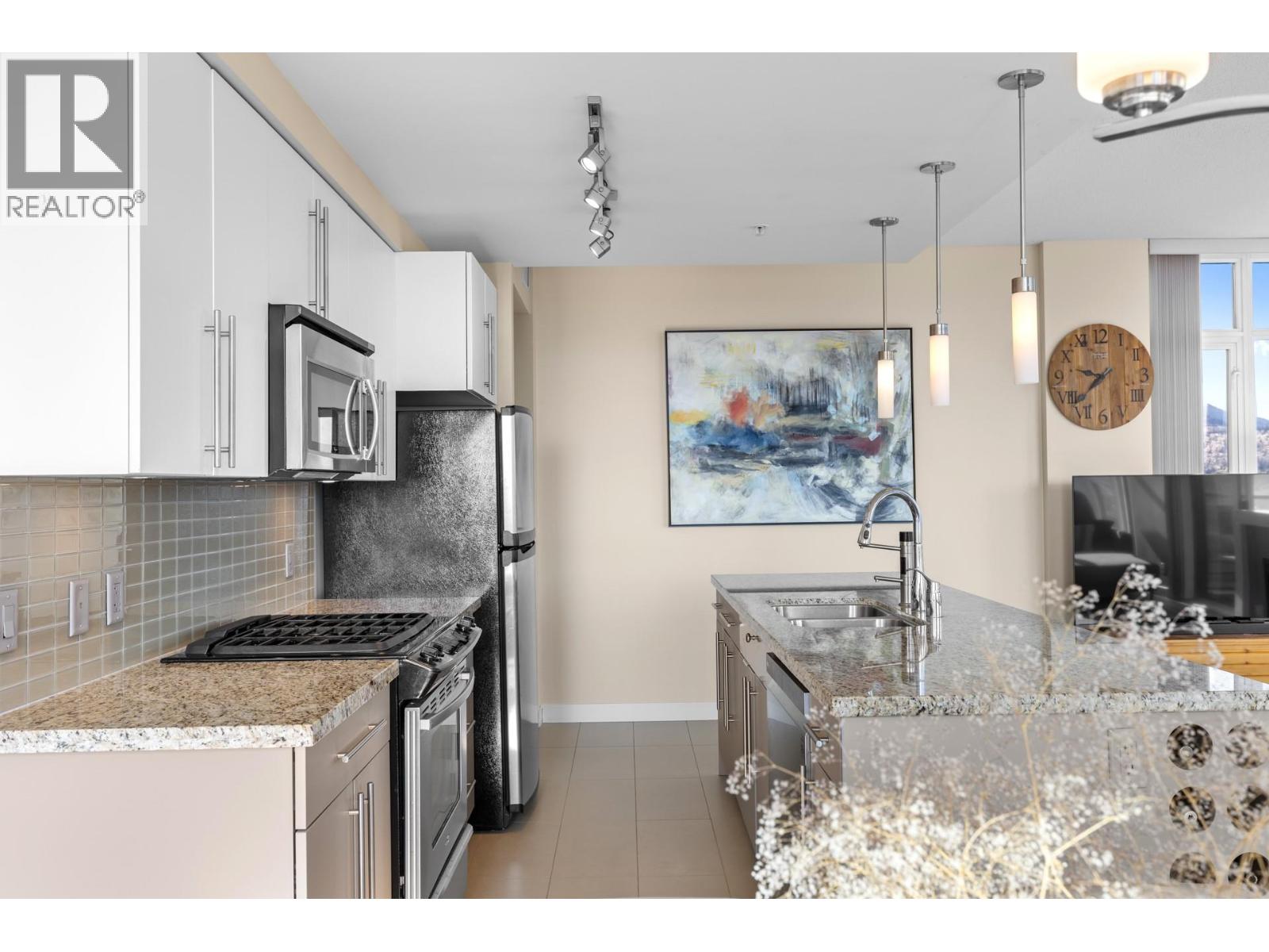 1075 Sunset Drive Unit# 2103, Kelowna, British Columbia  V1Y 9Y9 - Photo 5 - 10371782