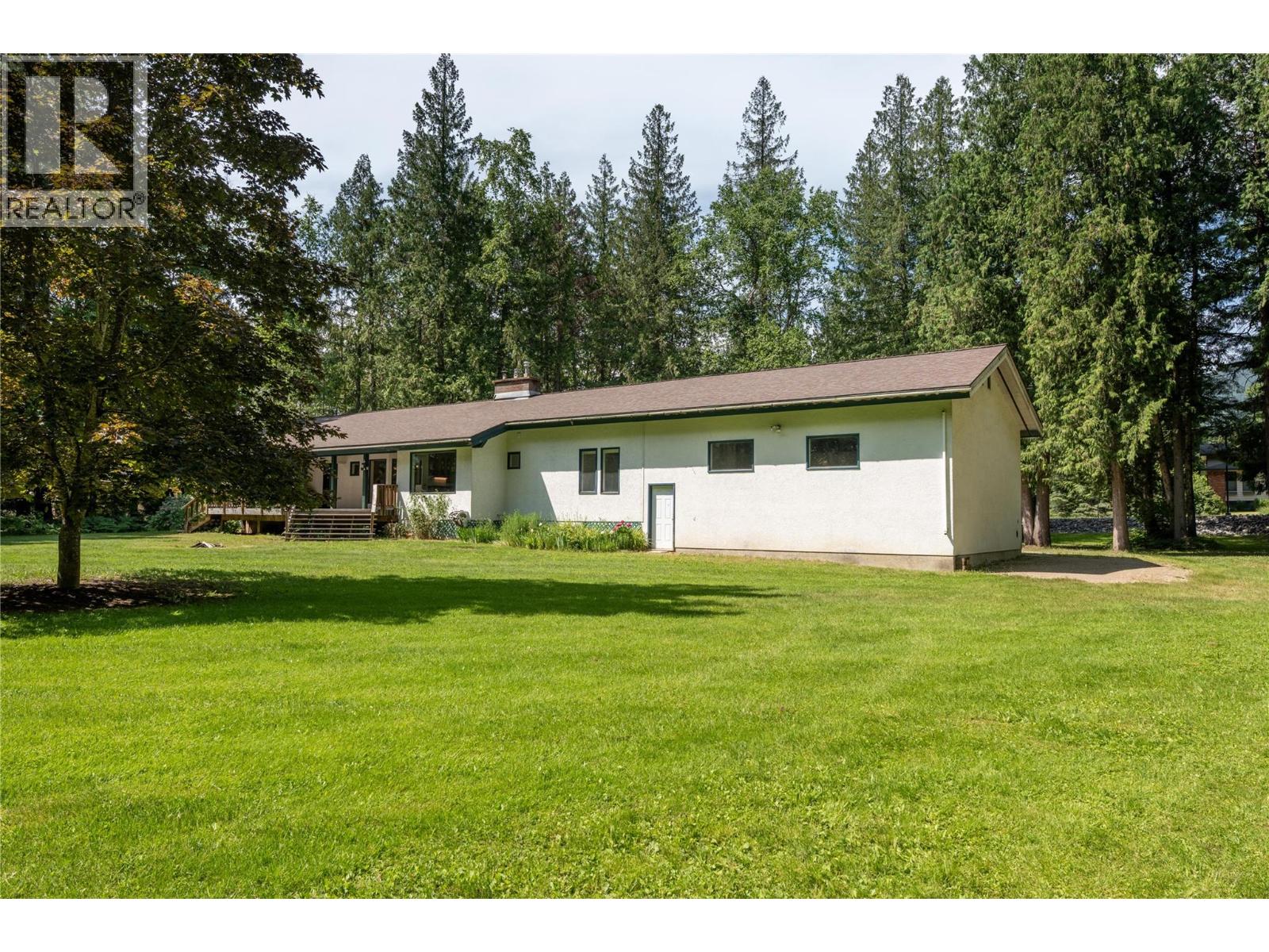 1557 Nichol Road, Revelstoke, British Columbia  V0E 2S1 - Photo 11 - 10371737