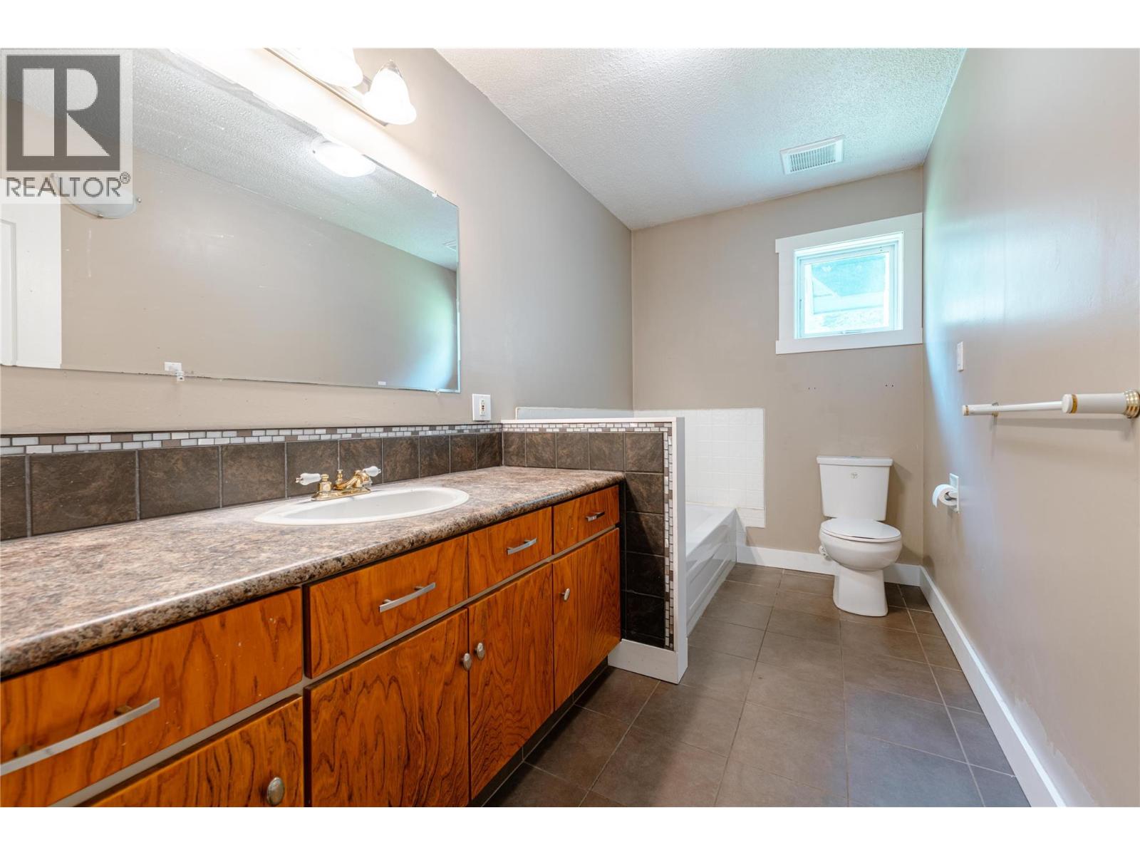 1557 Nichol Road, Revelstoke, British Columbia  V0E 2S1 - Photo 27 - 10371737