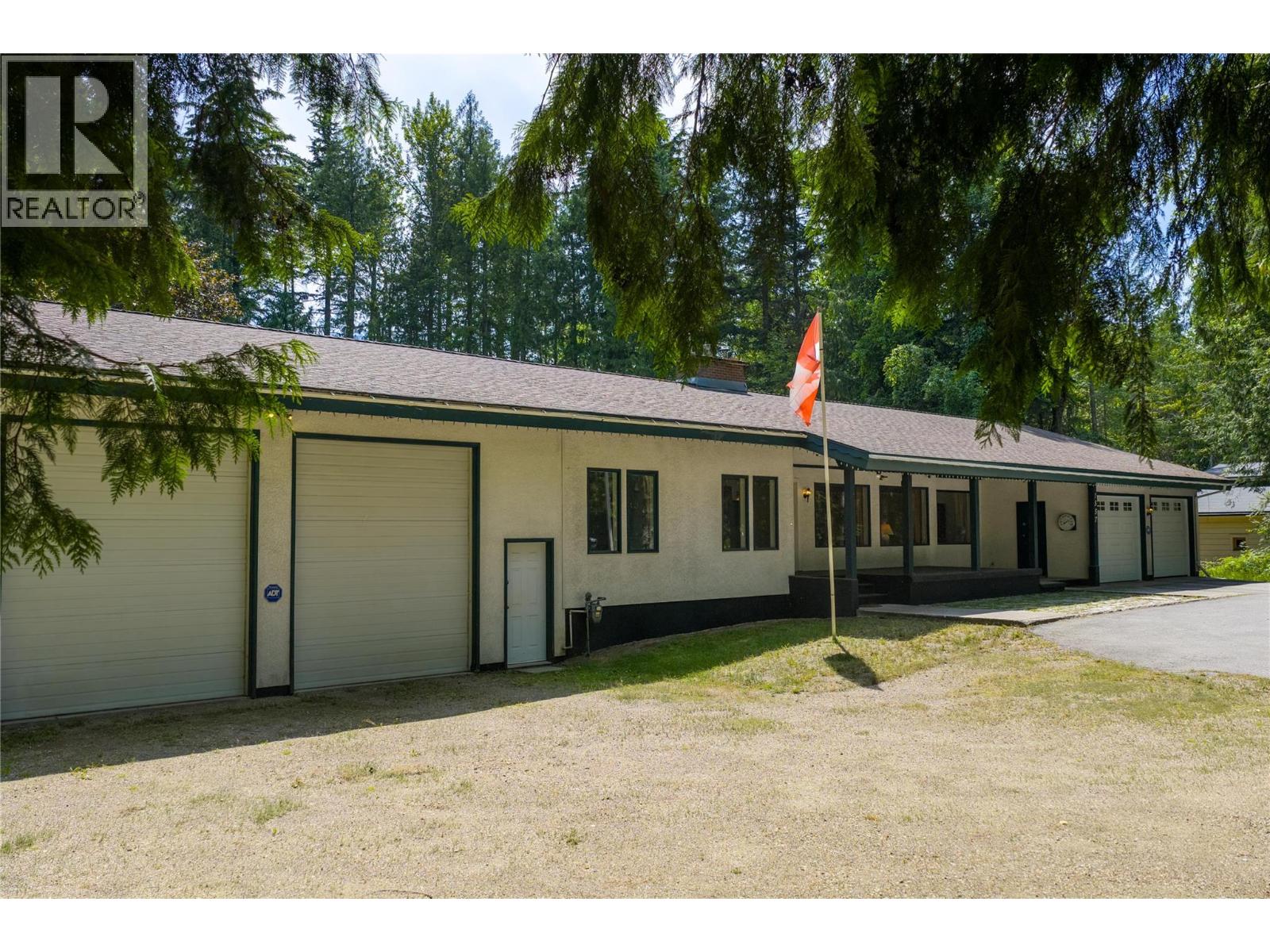 1557 Nichol Road, Revelstoke, British Columbia  V0E 2S1 - Photo 9 - 10371737
