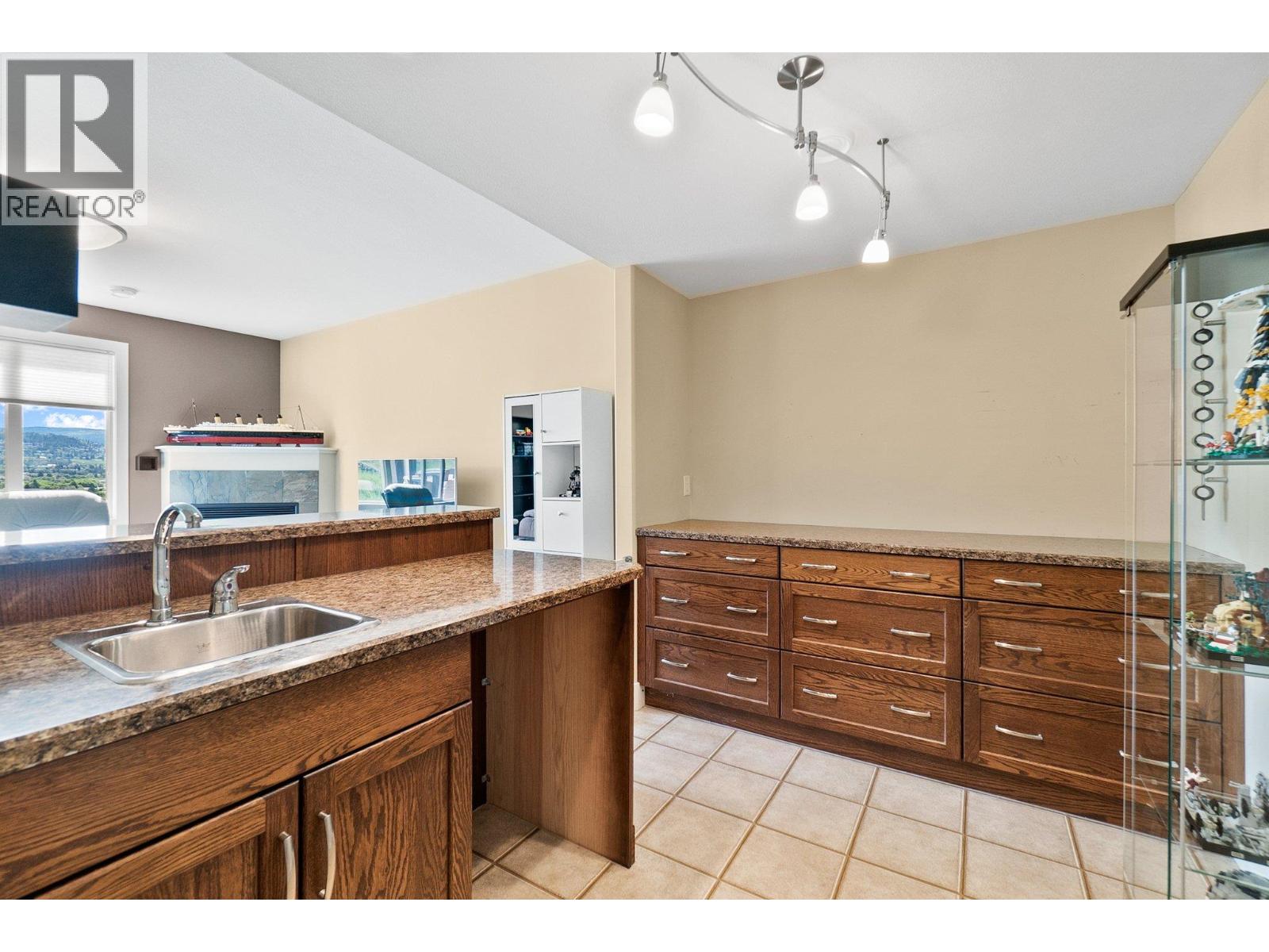 2421 Glacier Court Unit# 21, Kelowna, British Columbia  V1V 3A6 - Photo 18 - 10371872