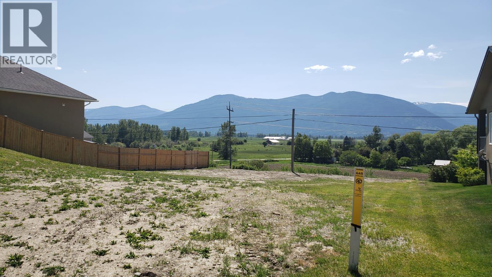 909 Selkirk Drive, Creston, British Columbia  V0B 1G3 - Photo 2 - 10371790