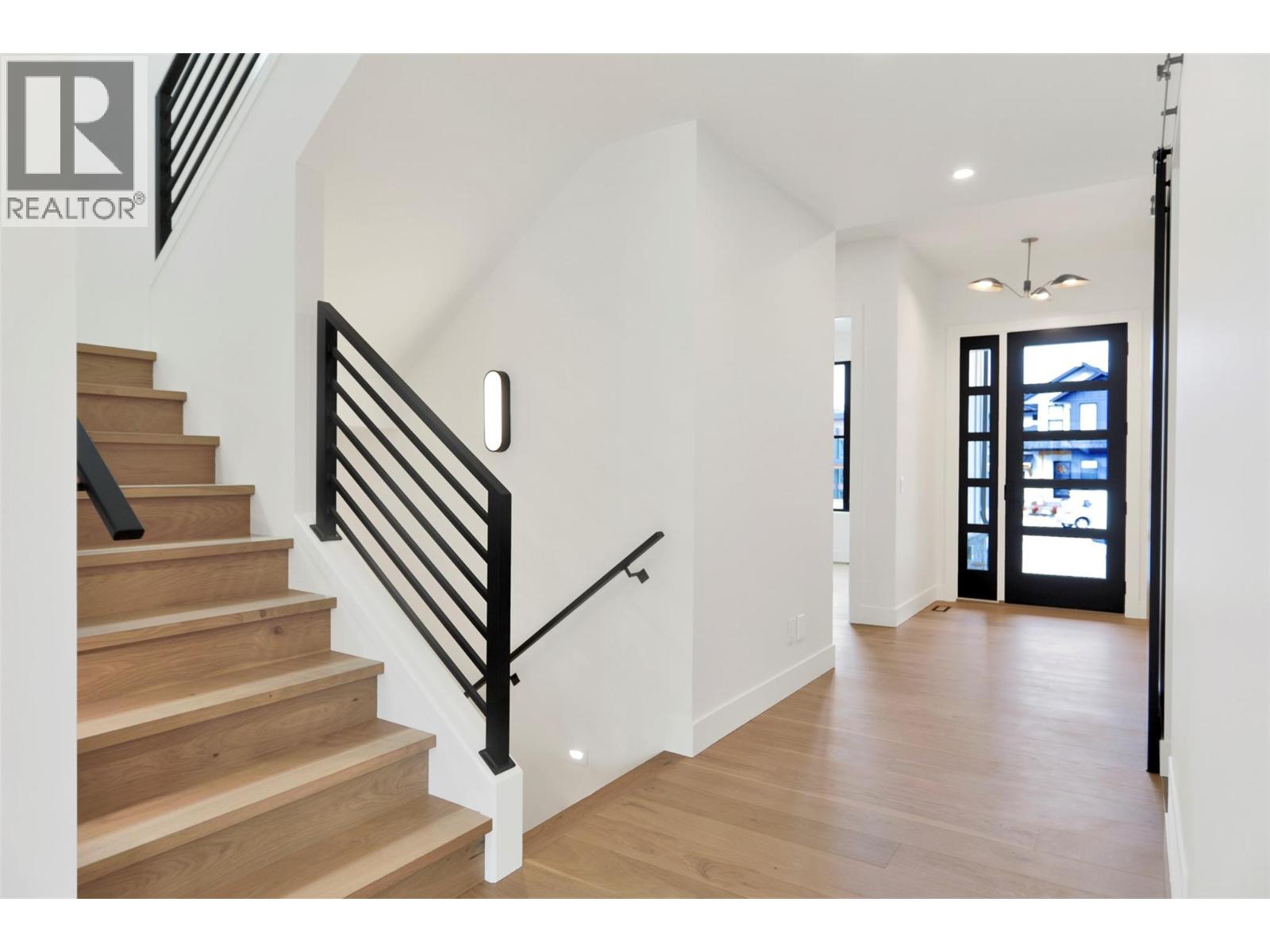 5533 Foothill Court, Kelowna, British Columbia  V1W 0C4 - Photo 6 - 10371715