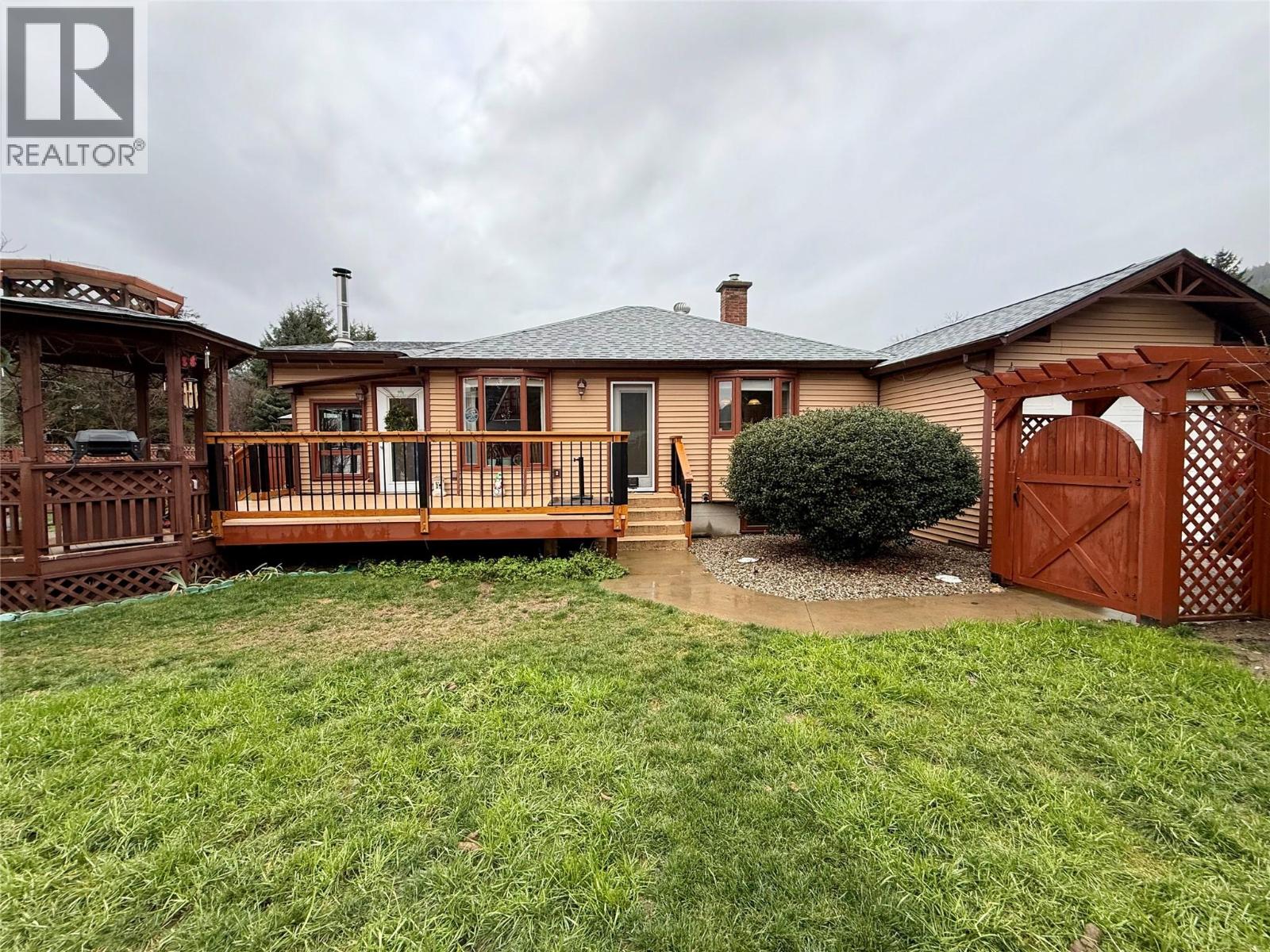 1094 Wanjoff Road, robson, British Columbia