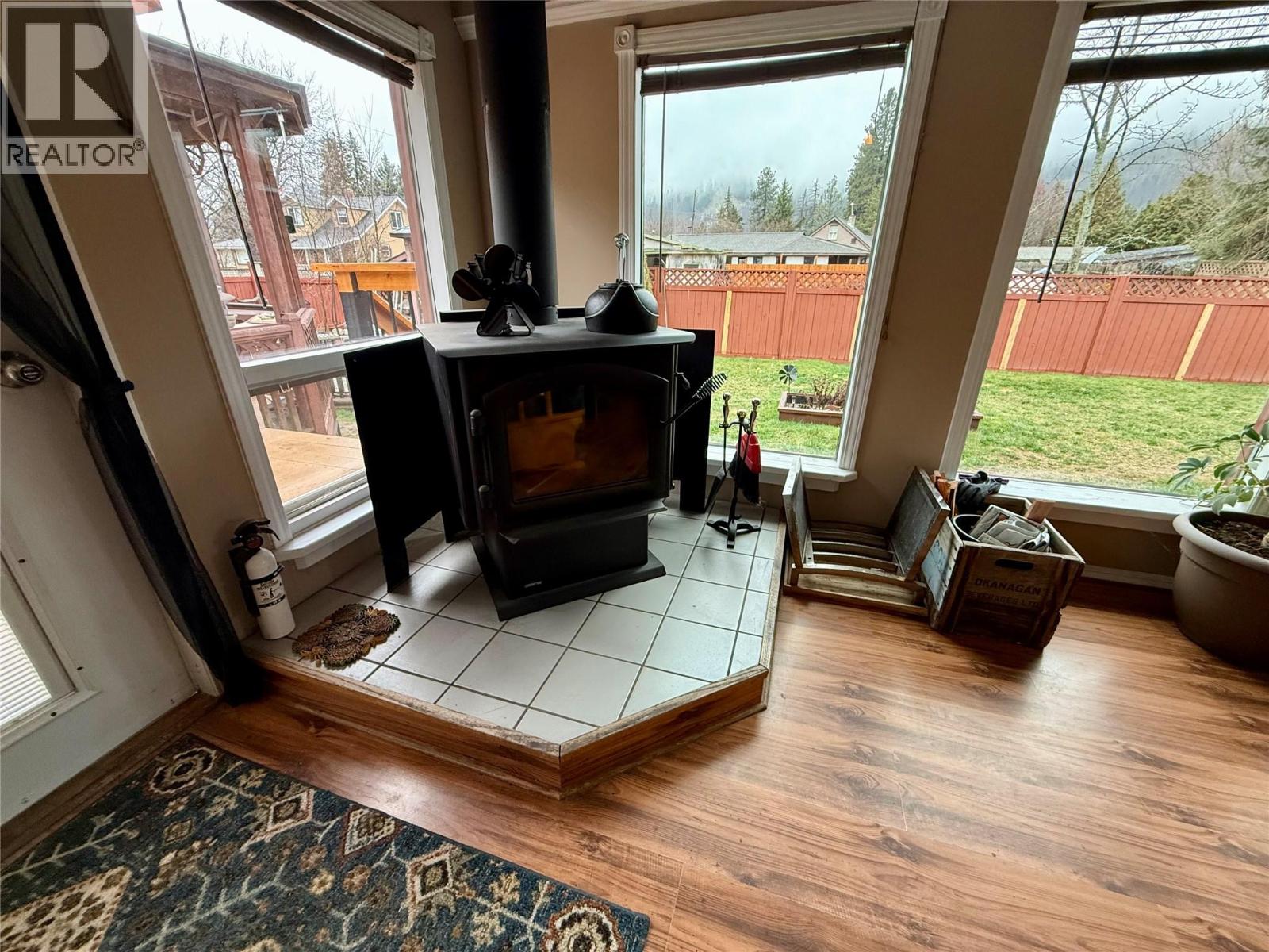 1094 Wanjoff Road, Robson, British Columbia  V0G 1X0 - Photo 11 - 10371827