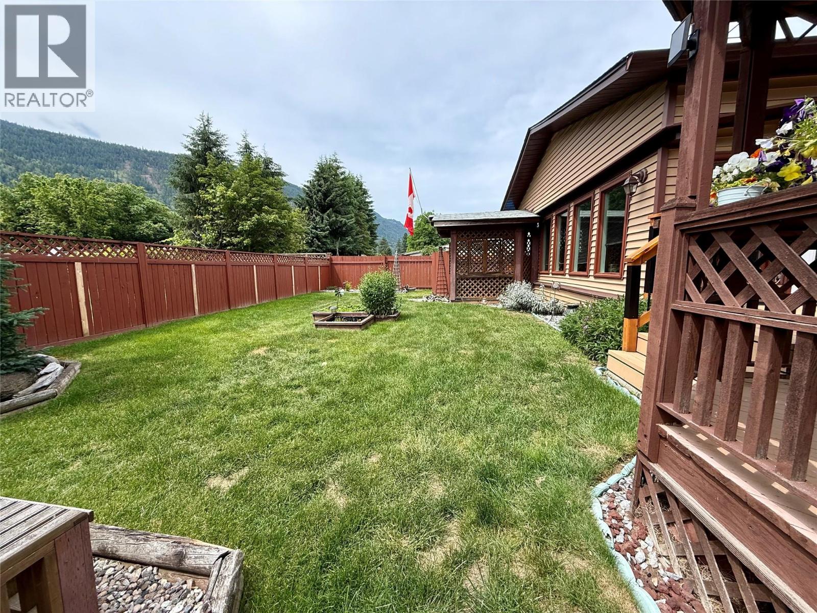 1094 Wanjoff Road, Robson, British Columbia  V0G 1X0 - Photo 46 - 10371827