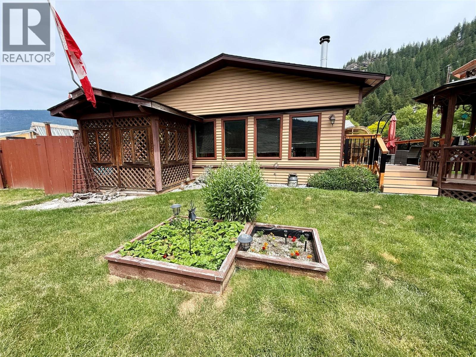 1094 Wanjoff Road, Robson, British Columbia  V0G 1X0 - Photo 47 - 10371827
