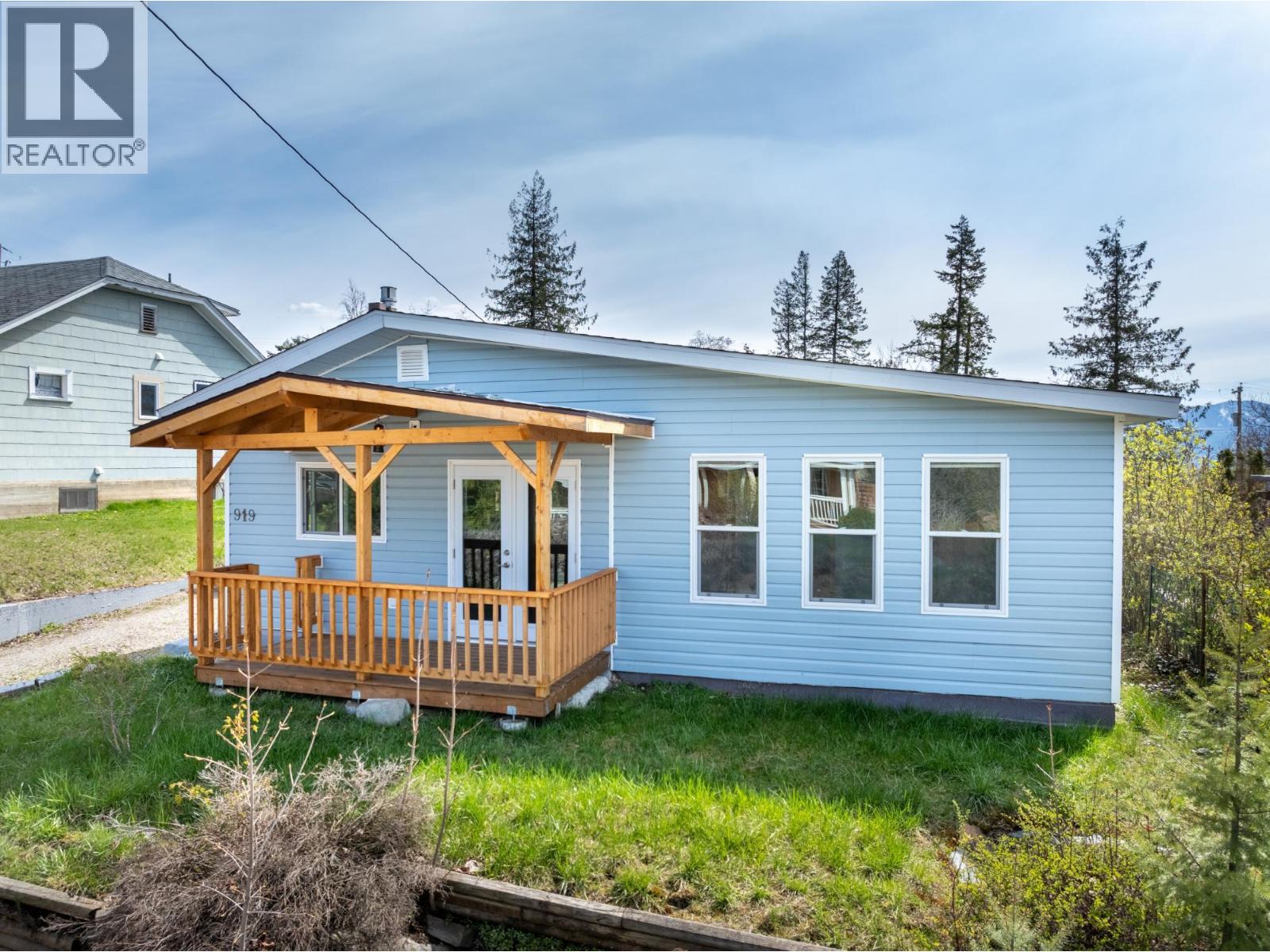 919 Regina Street, Creston, British Columbia  V0B 1G4 - Photo 1 - 10372049
