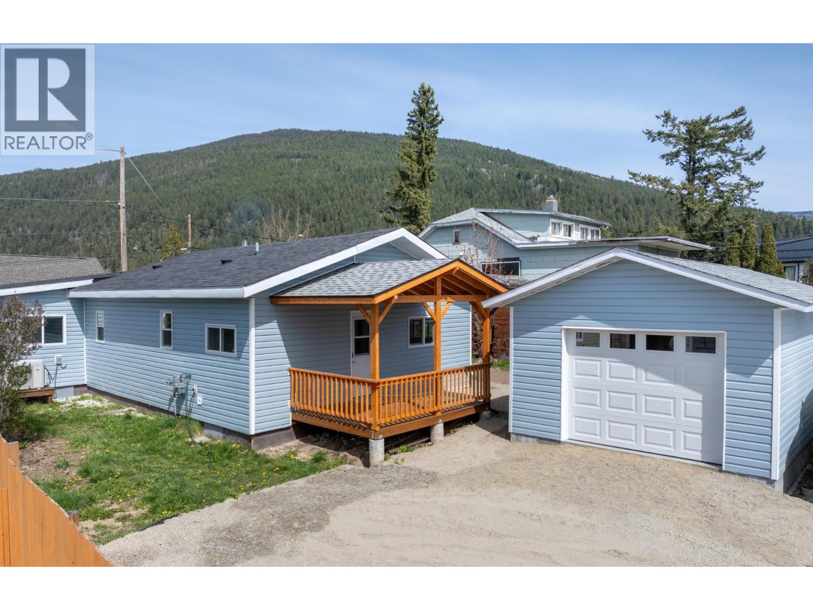 919 Regina Street, Creston, British Columbia  V0B 1G4 - Photo 3 - 10372049