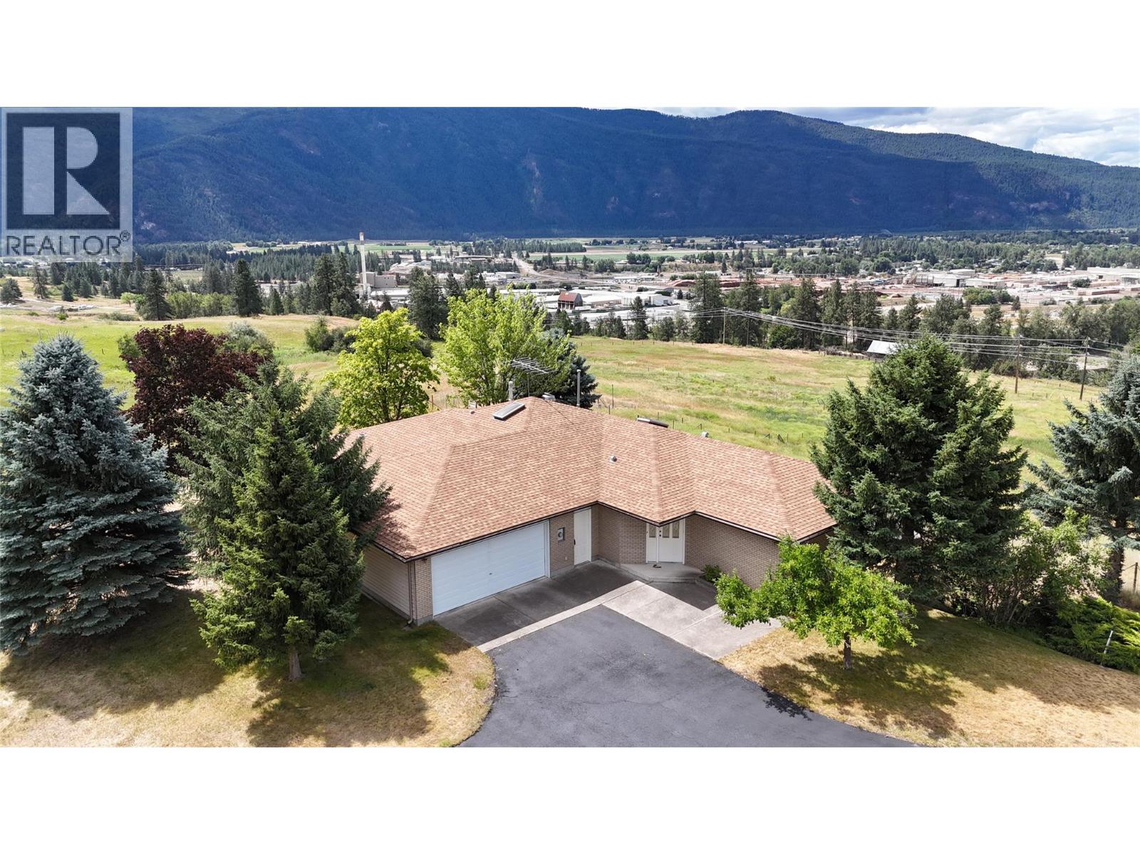 210 Winnipeg Avenue, Grand Forks, British Columbia  V0H 1H0 - Photo 1 - 10372018