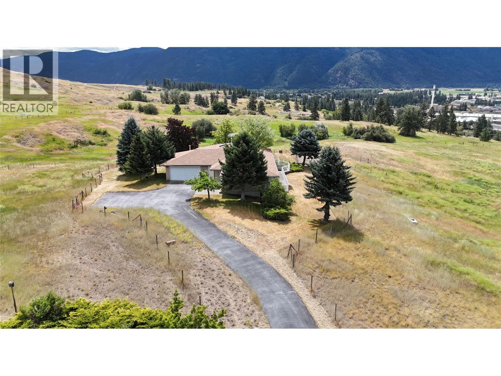 210 Winnipeg Avenue, Grand Forks, British Columbia  V0H 1H0 - Photo 2 - 10372018