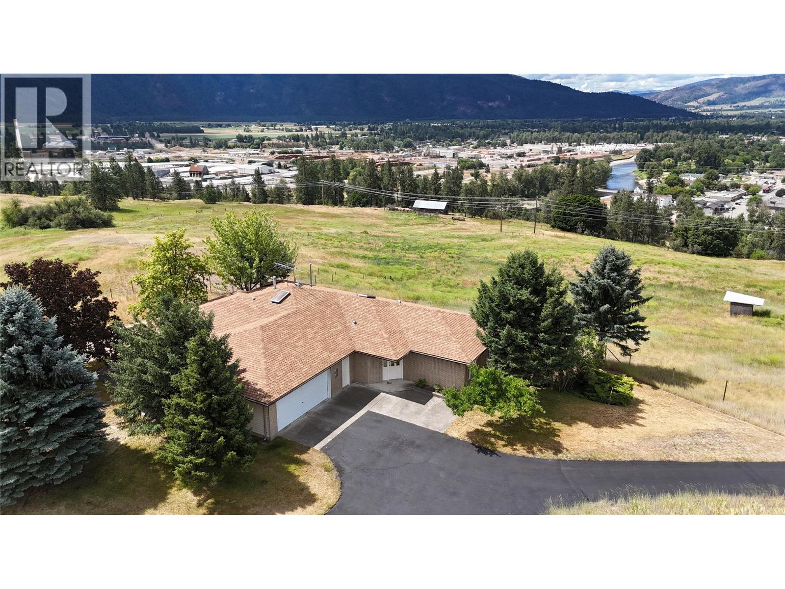 210 Winnipeg Avenue, Grand Forks, British Columbia  V0H 1H0 - Photo 3 - 10372018