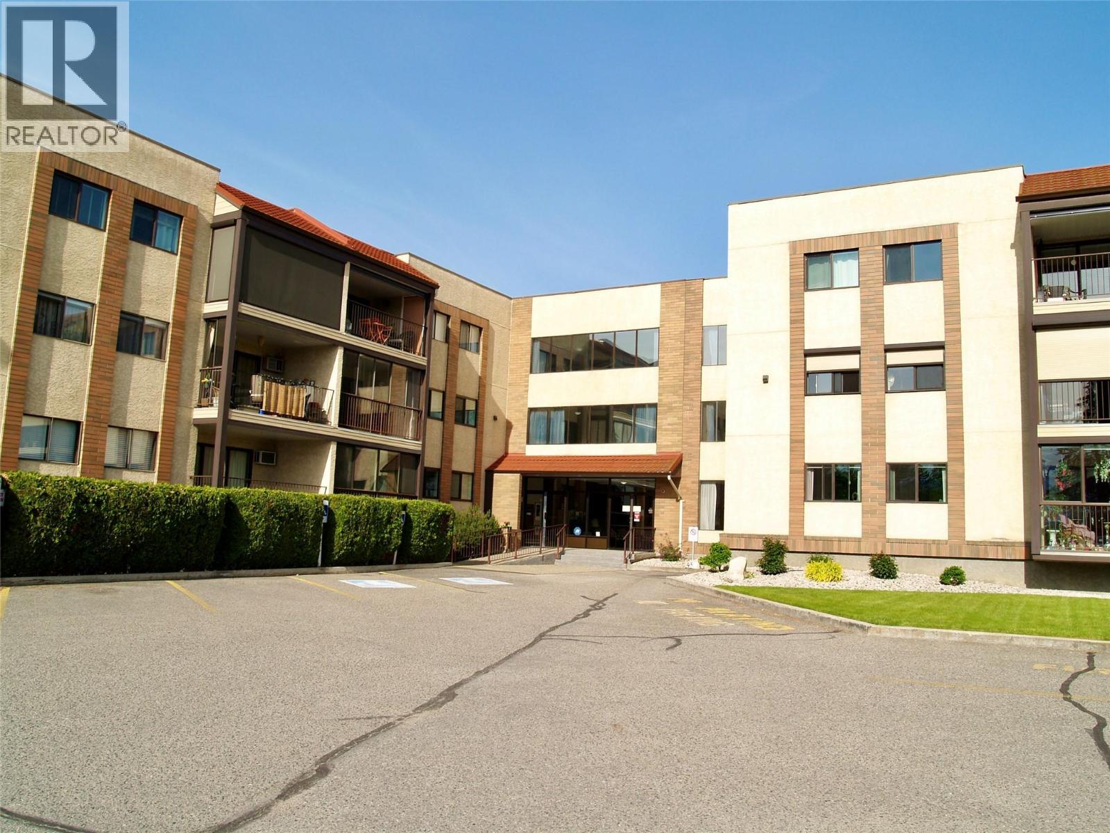 489 Highway 33 W Unit# 121, Kelowna, British Columbia  V1X 1Y2 - Photo 2 - 10371921