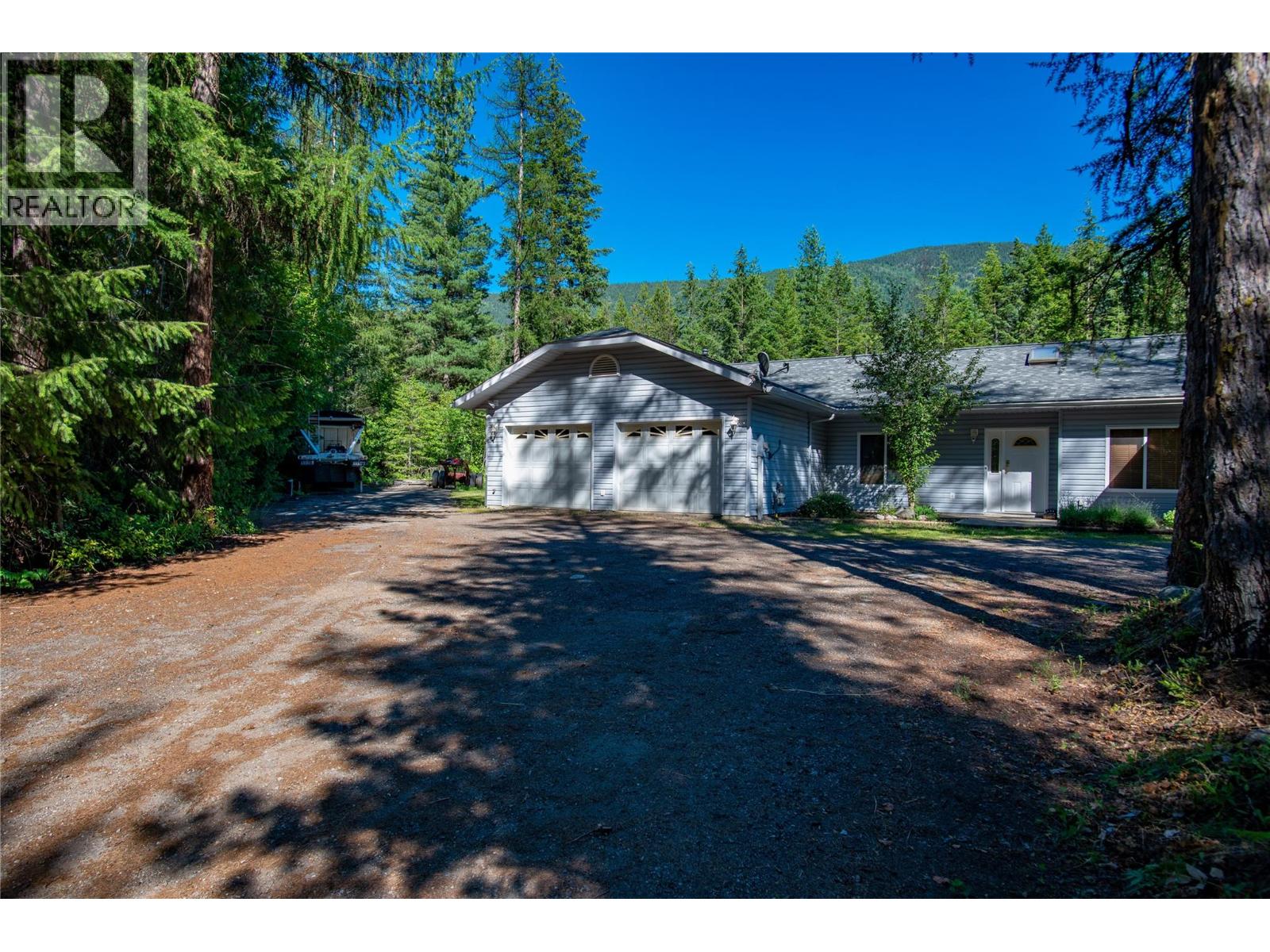2222 JENISA Road, castlegar, British Columbia
