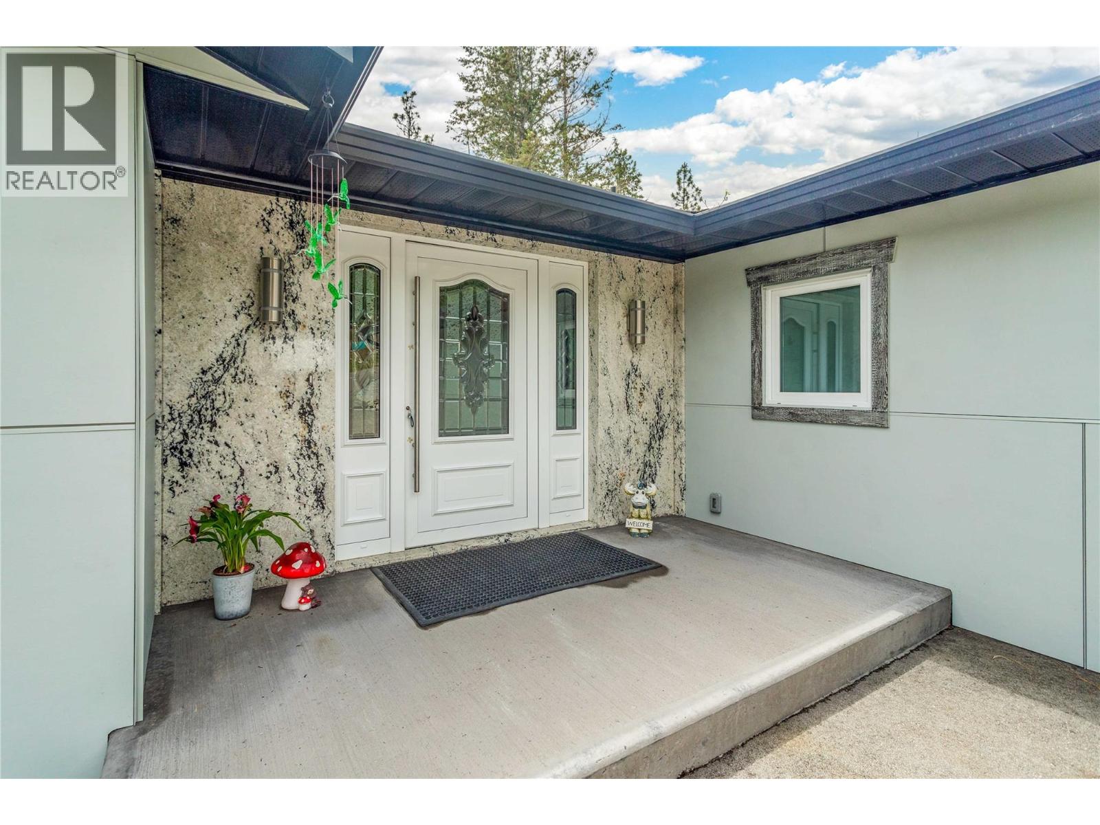 5308 Law Street, Peachland, British Columbia  V0H 1X8 - Photo 7 - 10371894