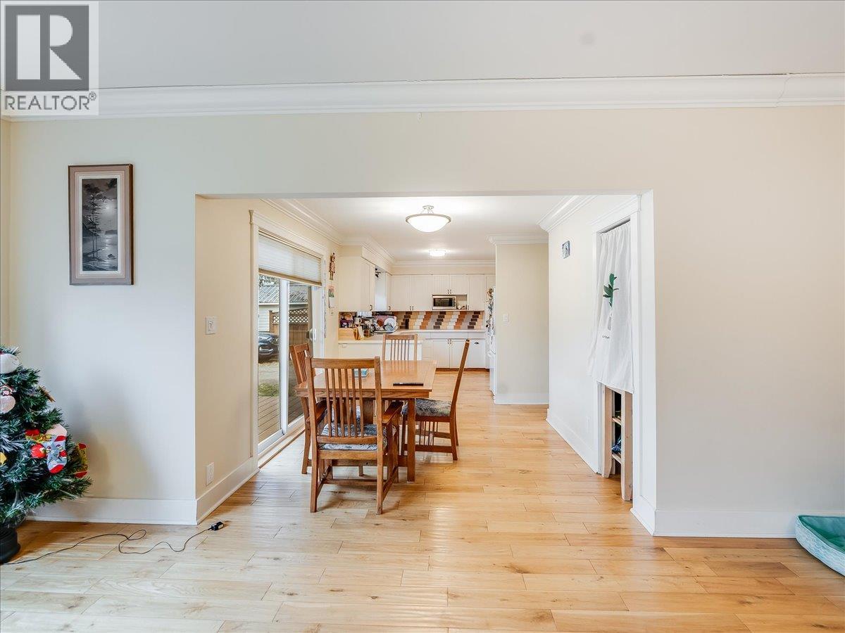 2270 10th Avenue, Castlegar, British Columbia  V1N 2Z7 - Photo 12 - 10372024
