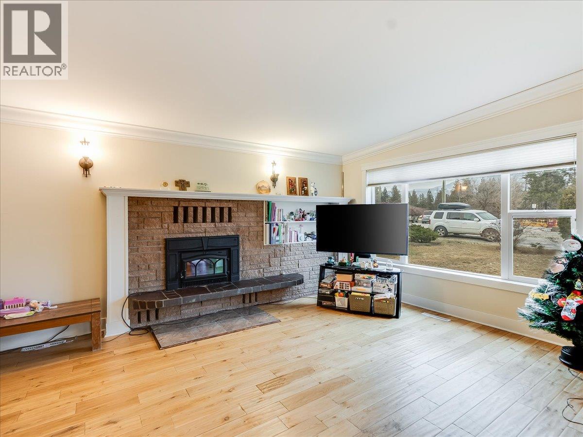 2270 10th Avenue, Castlegar, British Columbia  V1N 2Z7 - Photo 17 - 10372024